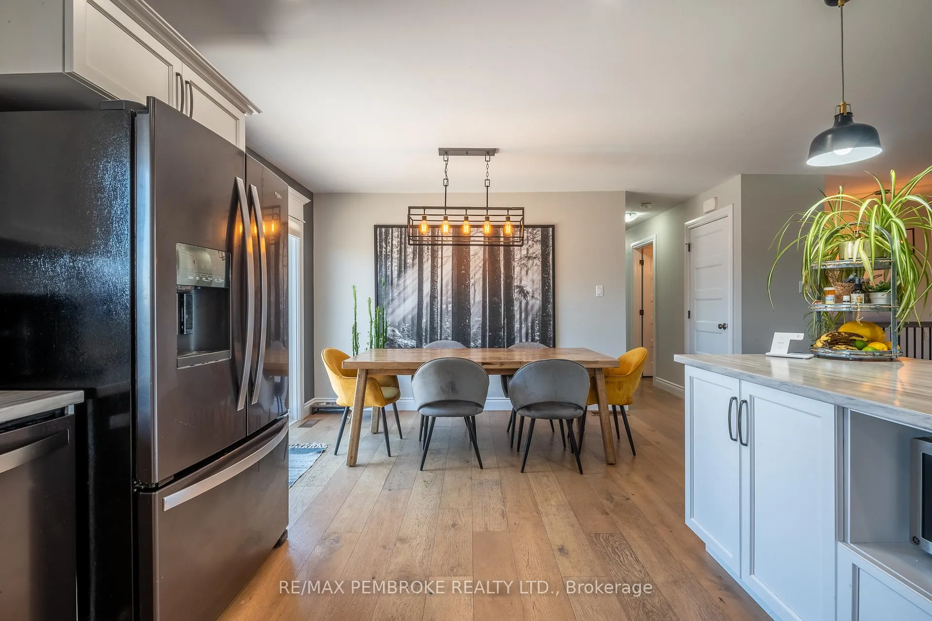 Photo 25 of 15 Drew Street, Petawawa — HOMEH
