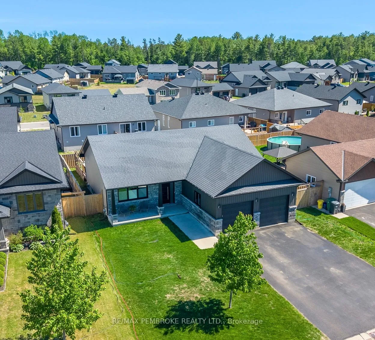 Photo 61 of 15 Drew Street, Petawawa — HOMEH