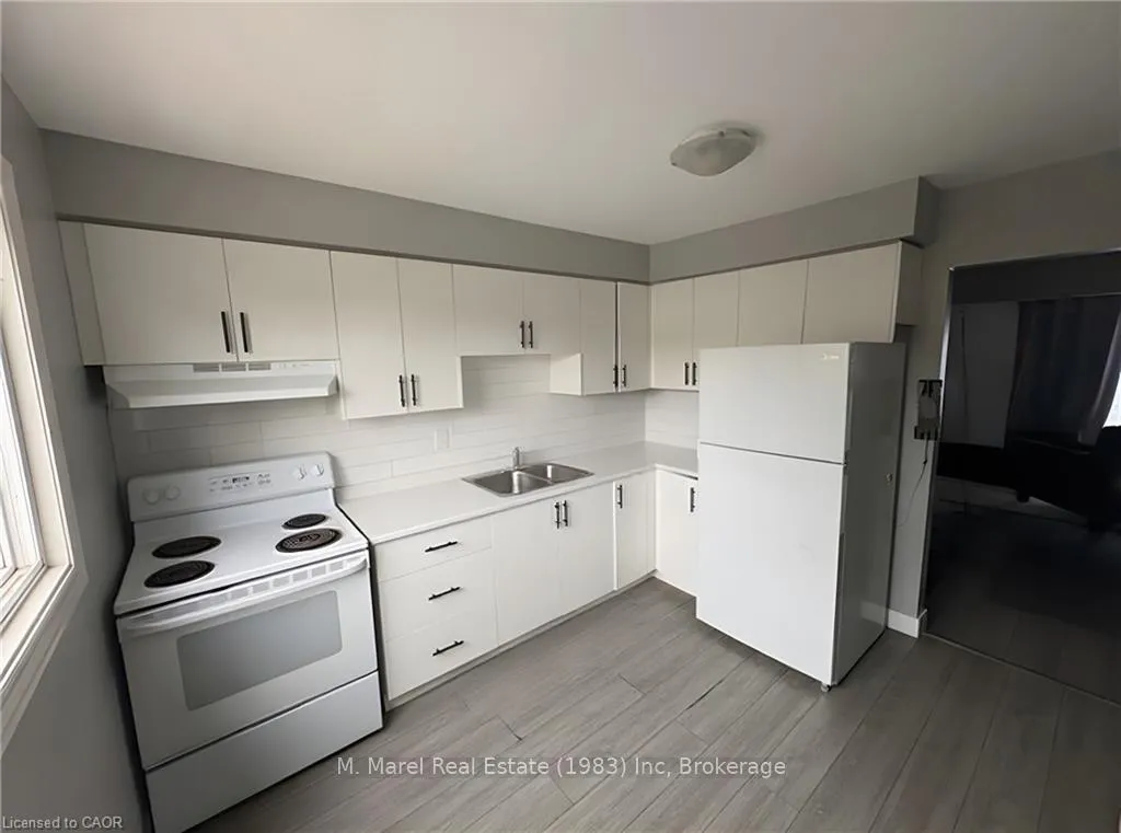 Photo 2 of Unit C, 160 Lavina Crescent, Hamilton, Mountview — HOMEH