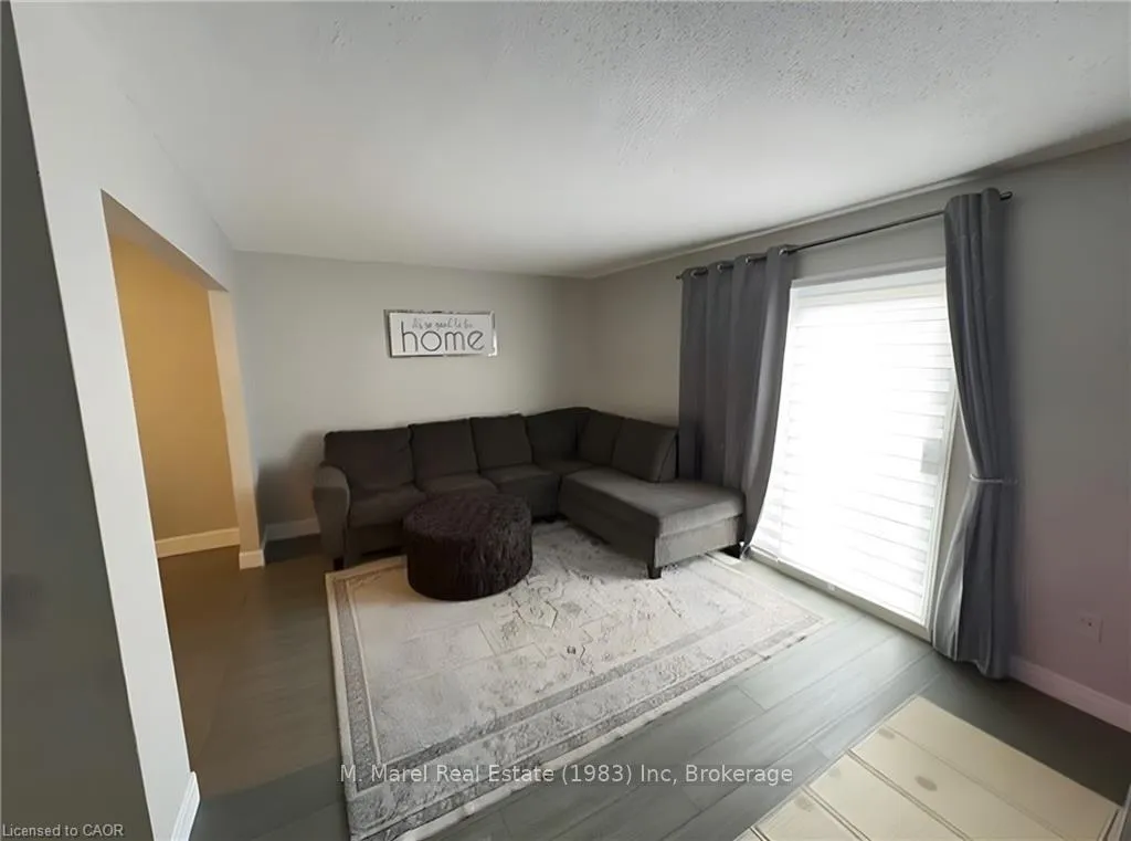 Photo 4 of Unit C, 160 Lavina Crescent, Hamilton, Mountview — HOMEH