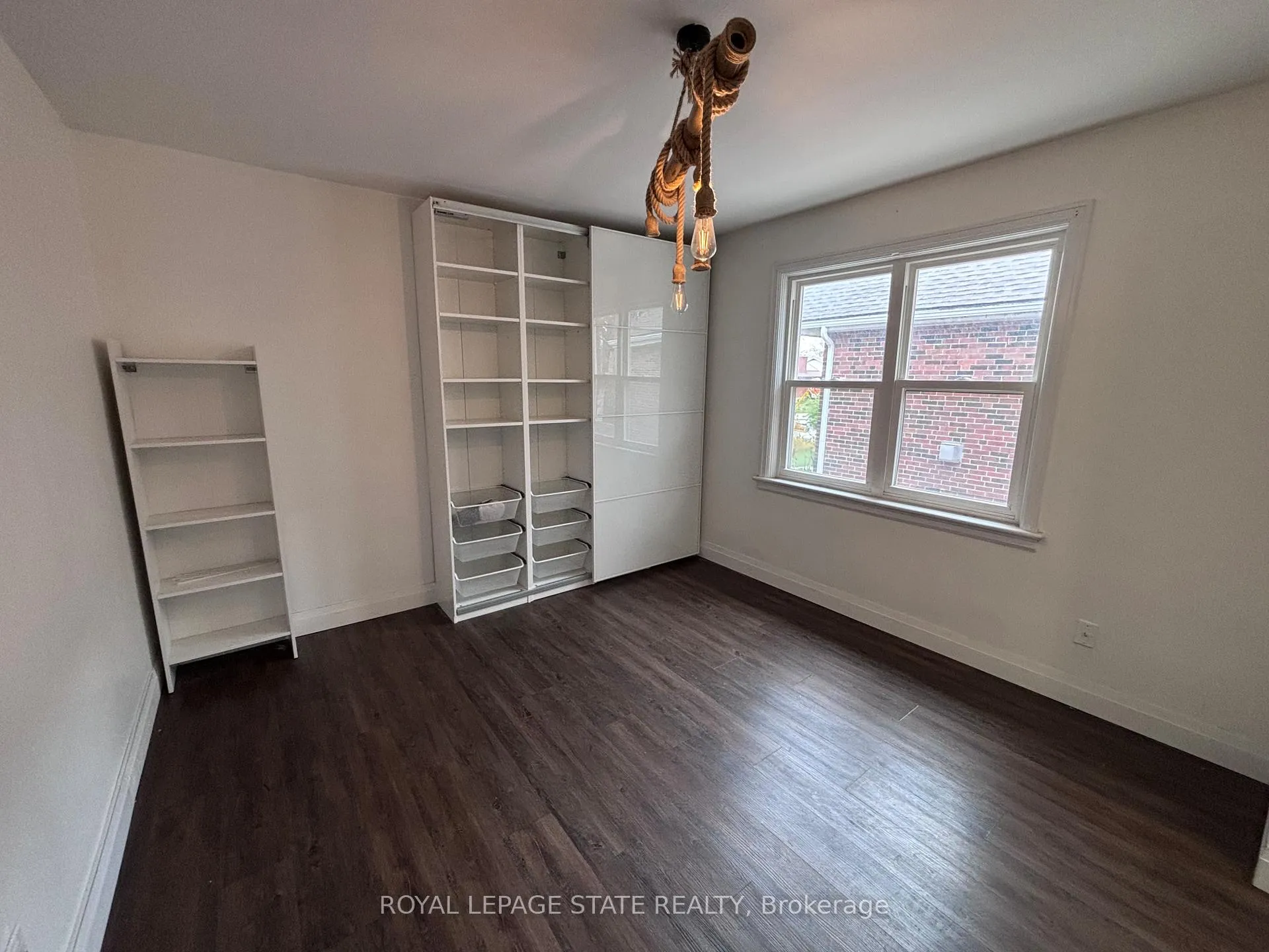 Photo 6 of 122 Queensdale Avenue E, Hamilton, Centremount — HOMEH