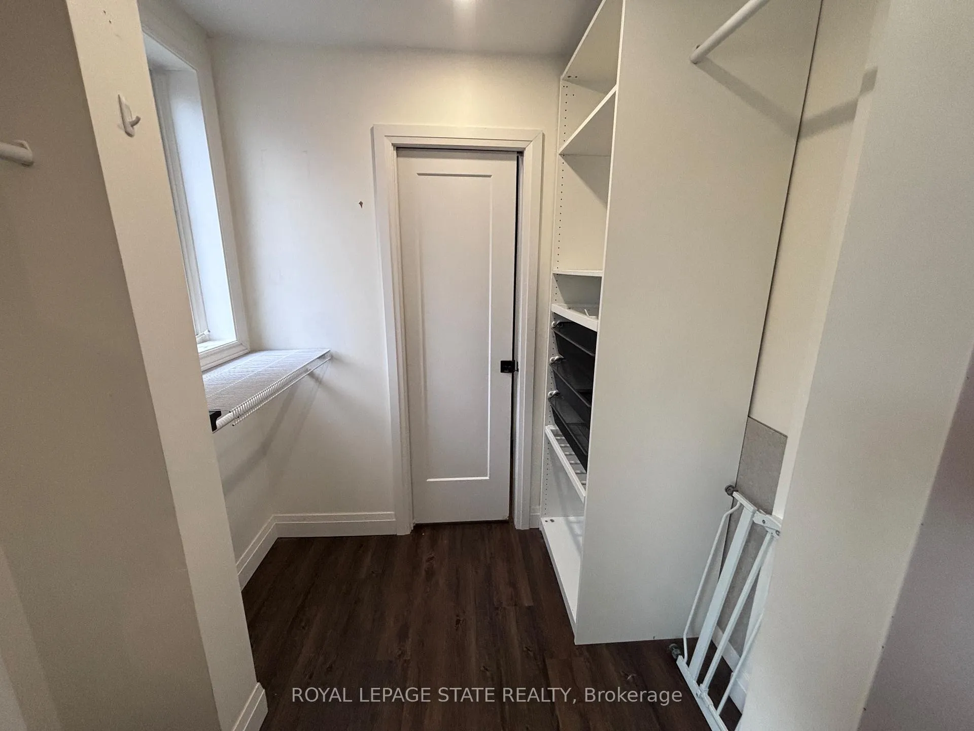 Photo 10 of 122 Queensdale Avenue E, Hamilton, Centremount — HOMEH