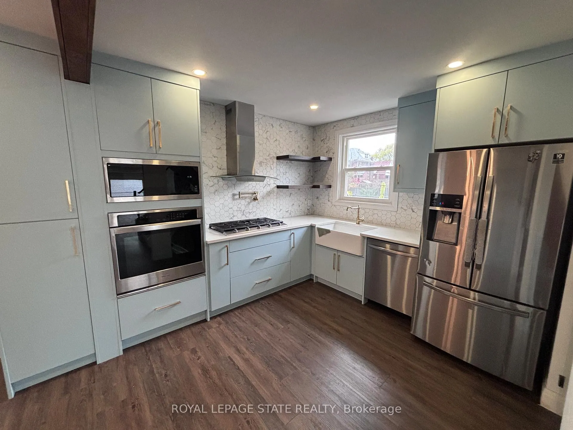 Photo 11 of 122 Queensdale Avenue E, Hamilton, Centremount — HOMEH