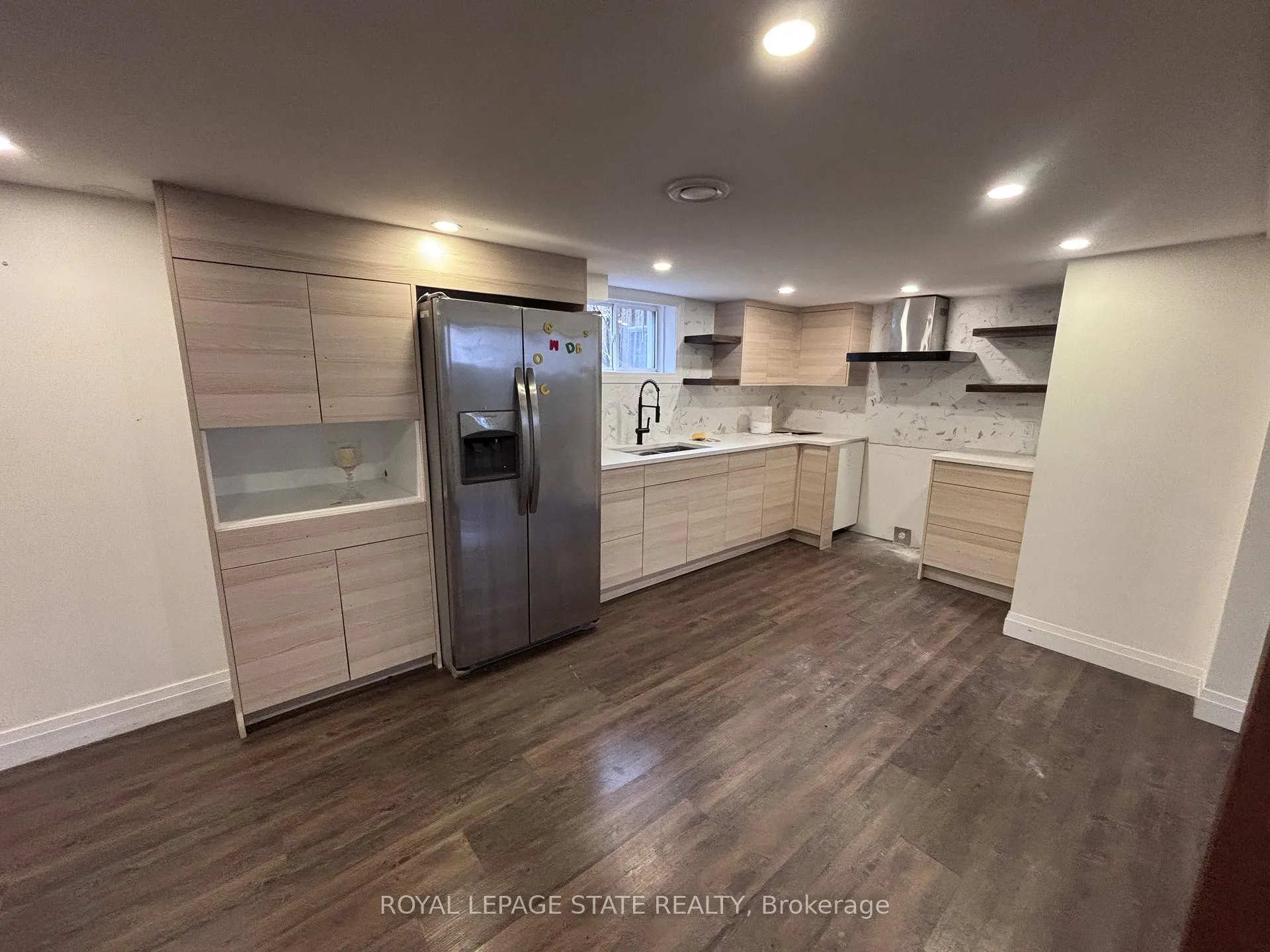 Photo 18 of 122 Queensdale Avenue E, Hamilton, Centremount — HOMEH