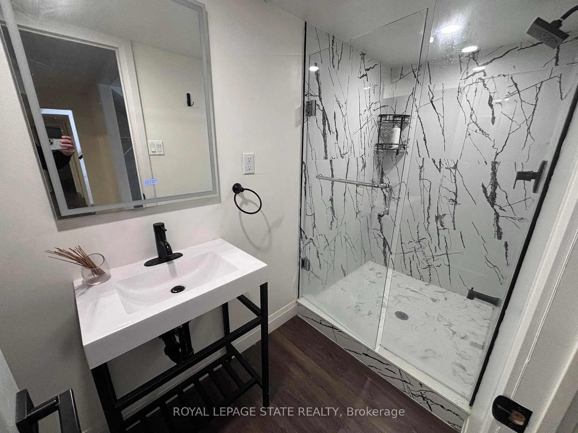 Photo 19 of 122 Queensdale Avenue E, Hamilton, Centremount — HOMEH