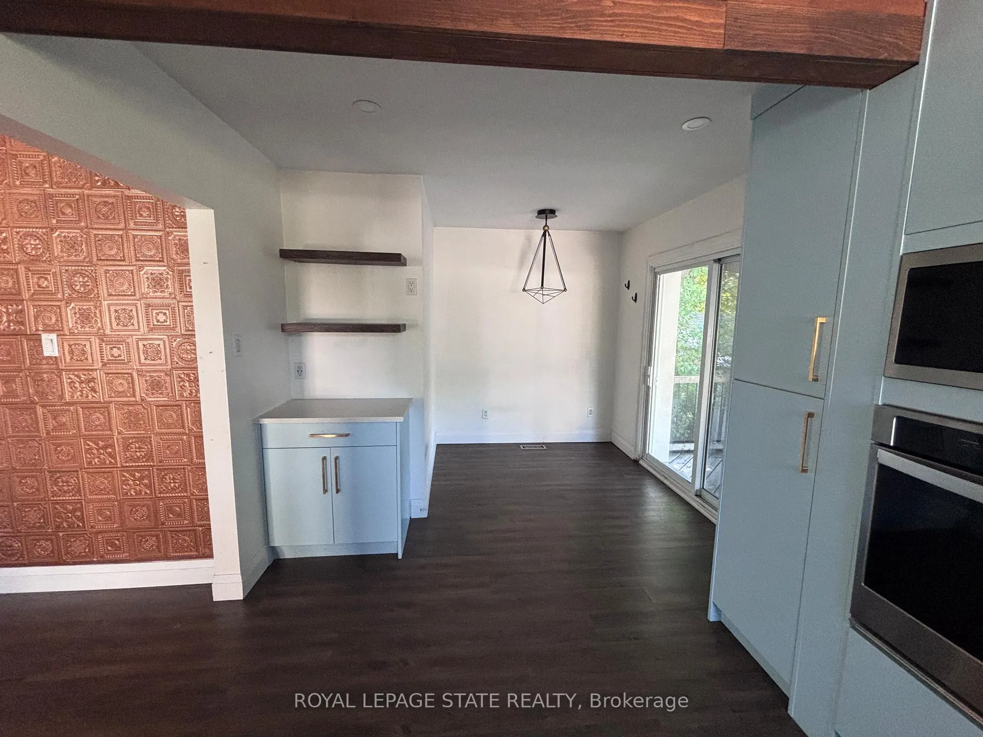 Photo 20 of 122 Queensdale Avenue E, Hamilton, Centremount — HOMEH