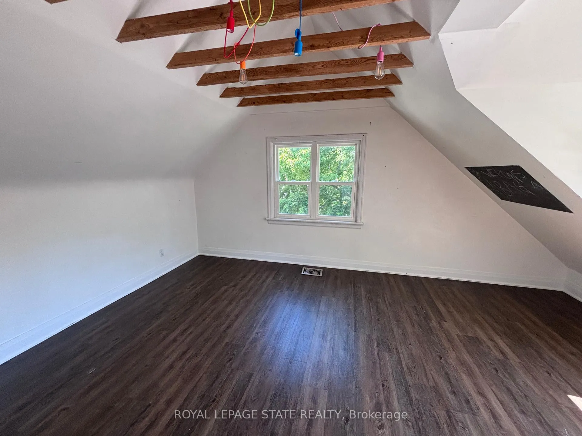 Photo 23 of 122 Queensdale Avenue E, Hamilton, Centremount — HOMEH