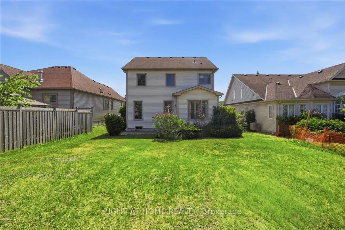 Photo 3 of 31 Christy Drive, Wasaga Beach — HOMEH
