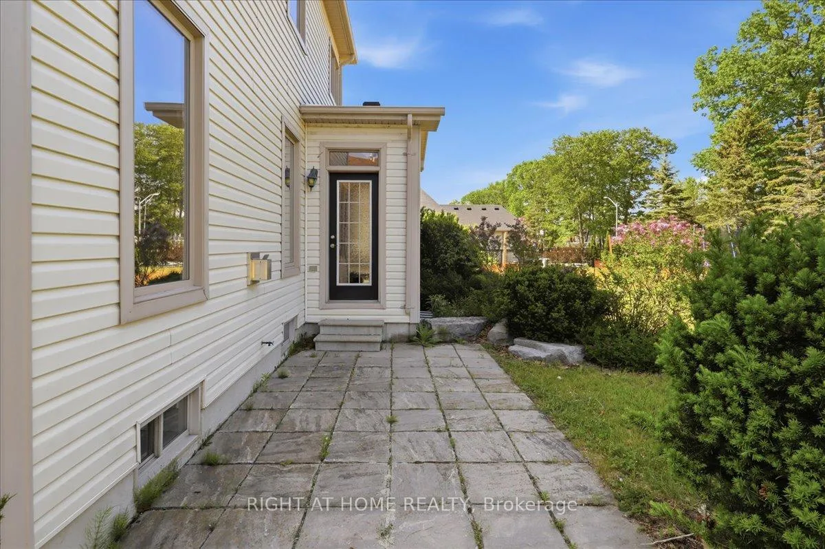 Photo 4 of 31 Christy Drive, Wasaga Beach — HOMEH