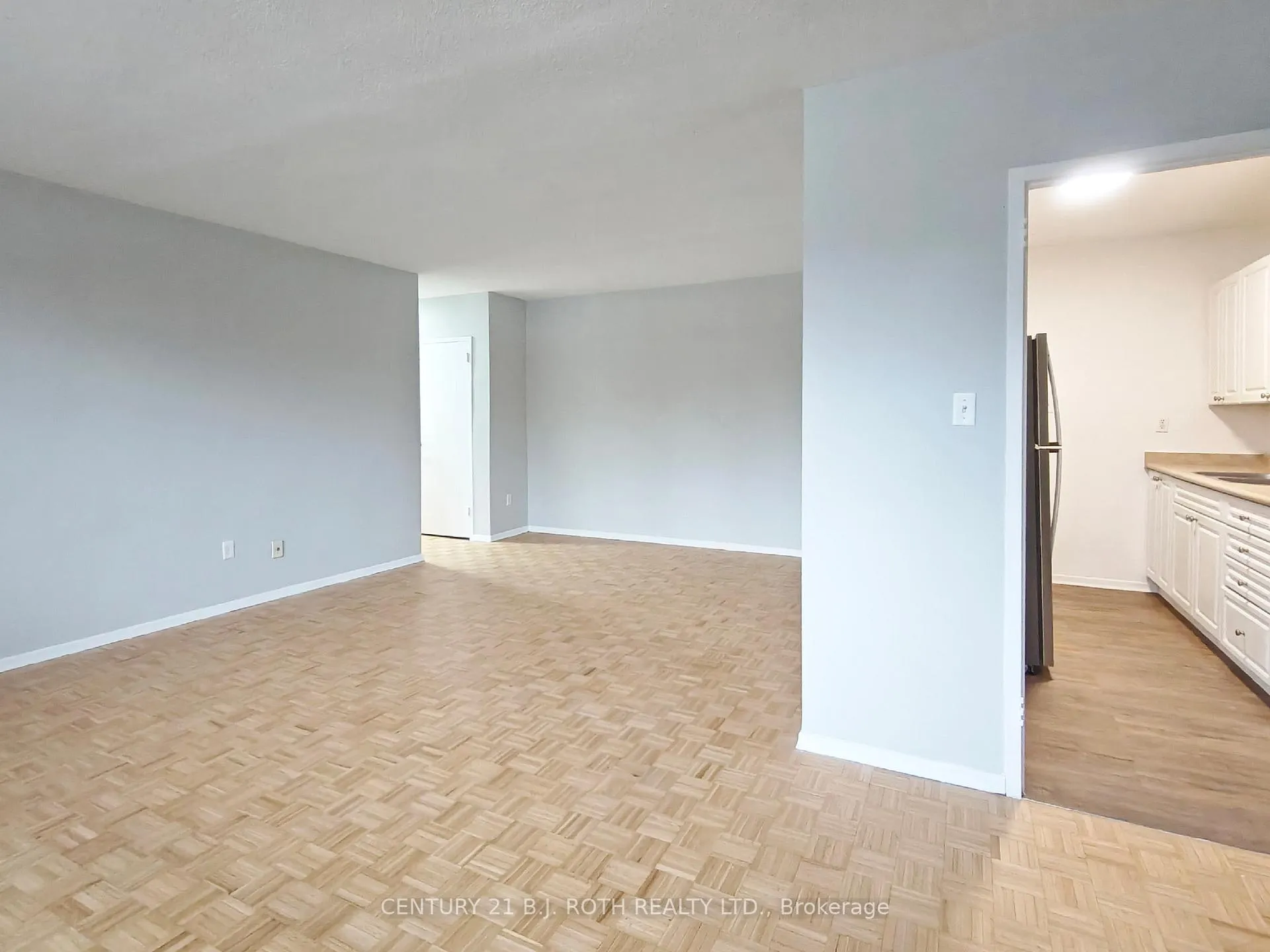 Photo 3 of Unit 301, 37 Peel Street, Barrie, City Centre — HOMEH