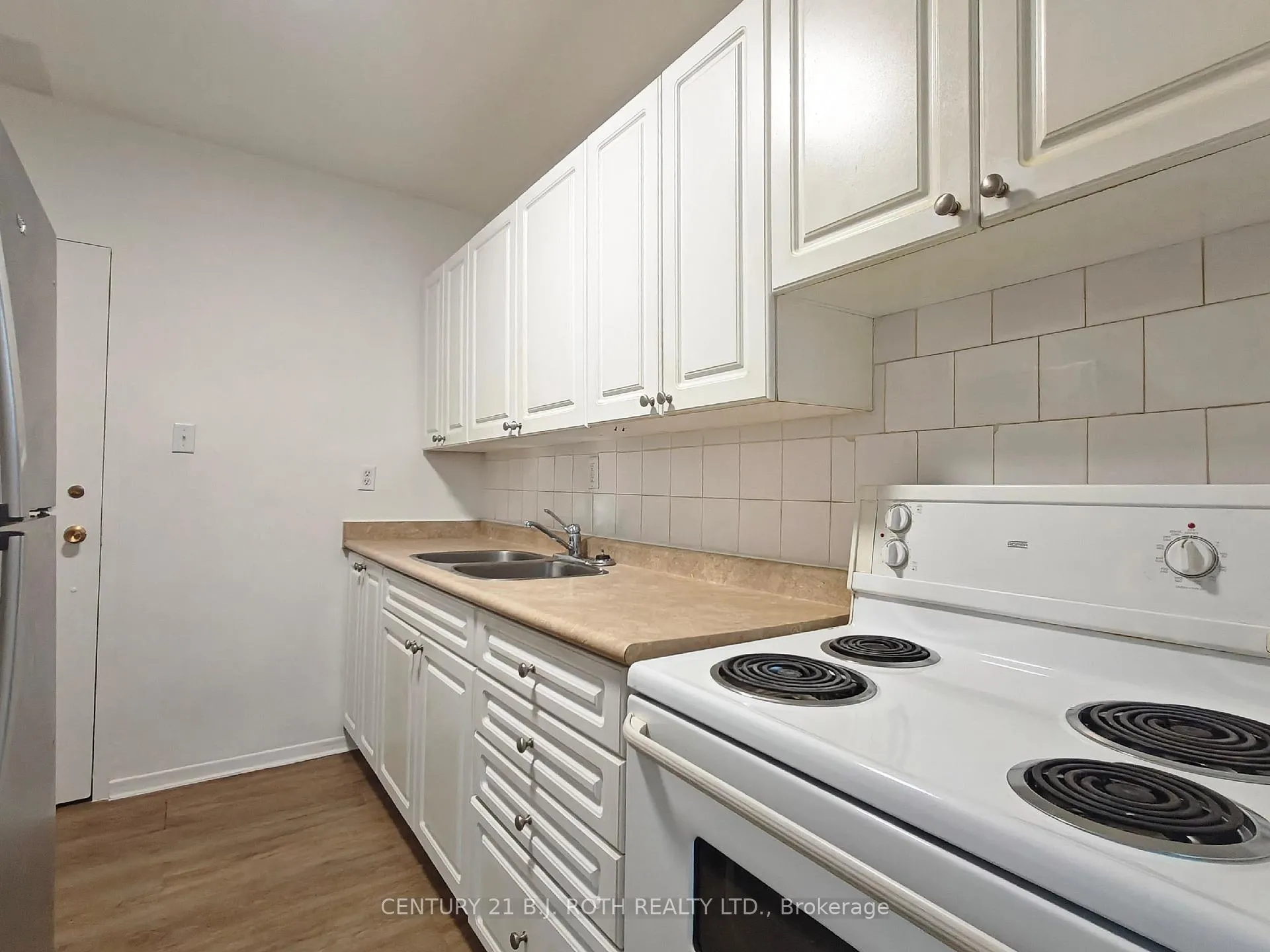Photo 4 of Unit 301, 37 Peel Street, Barrie, City Centre — HOMEH