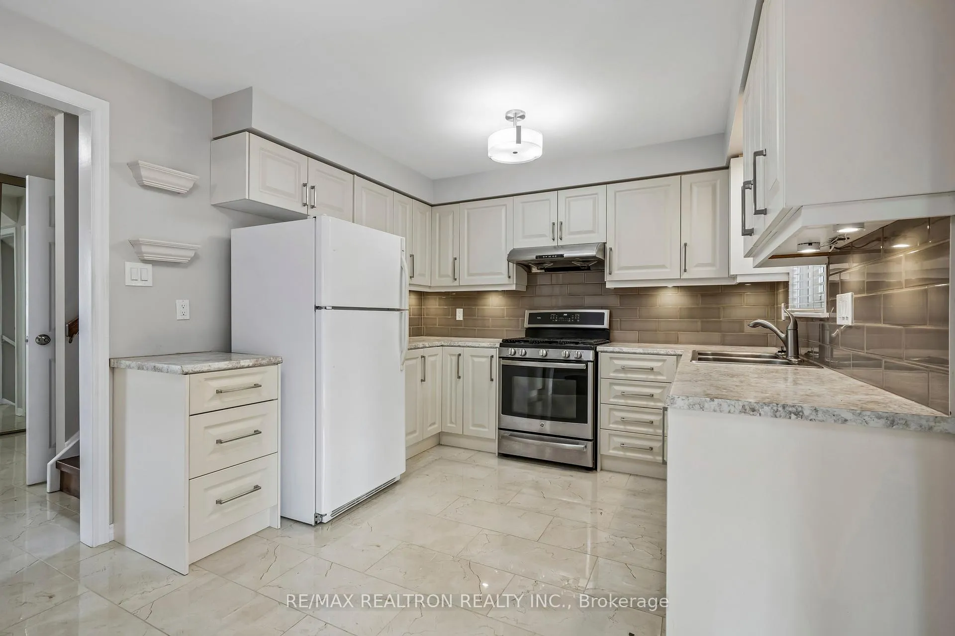 Photo 17 of 45 Fireside Drive, Scarborough, Rouge — HOMEH