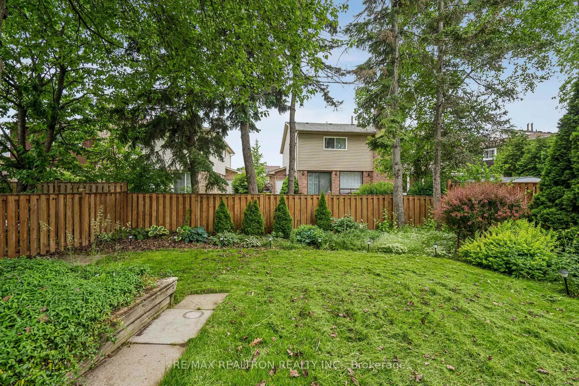 Photo 41 of 45 Fireside Drive, Scarborough, Rouge — HOMEH