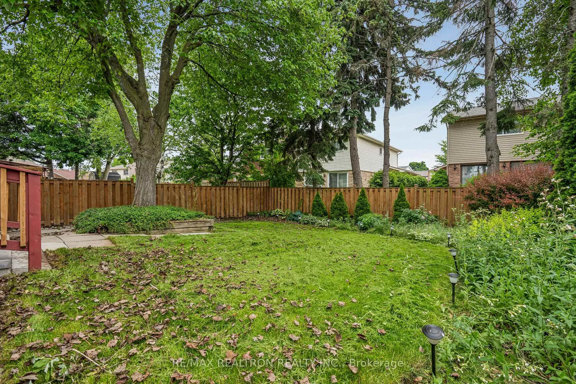 Photo 42 of 45 Fireside Drive, Scarborough, Rouge — HOMEH