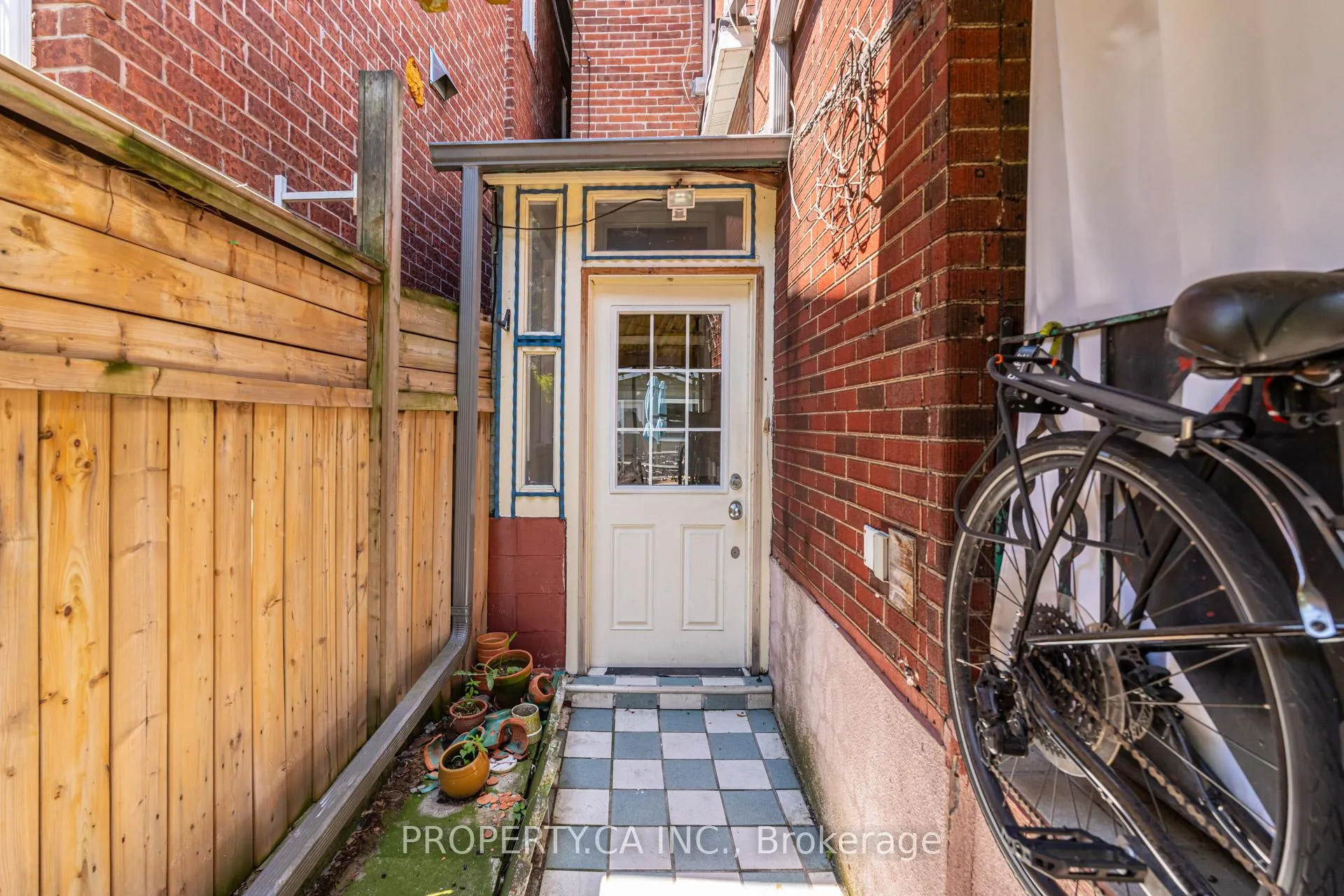 Photo 5 of Unit Basement, 115 Emerson Avenue, Toronto, Dovercourt-Wallace Emerson-Junction — HOMEH