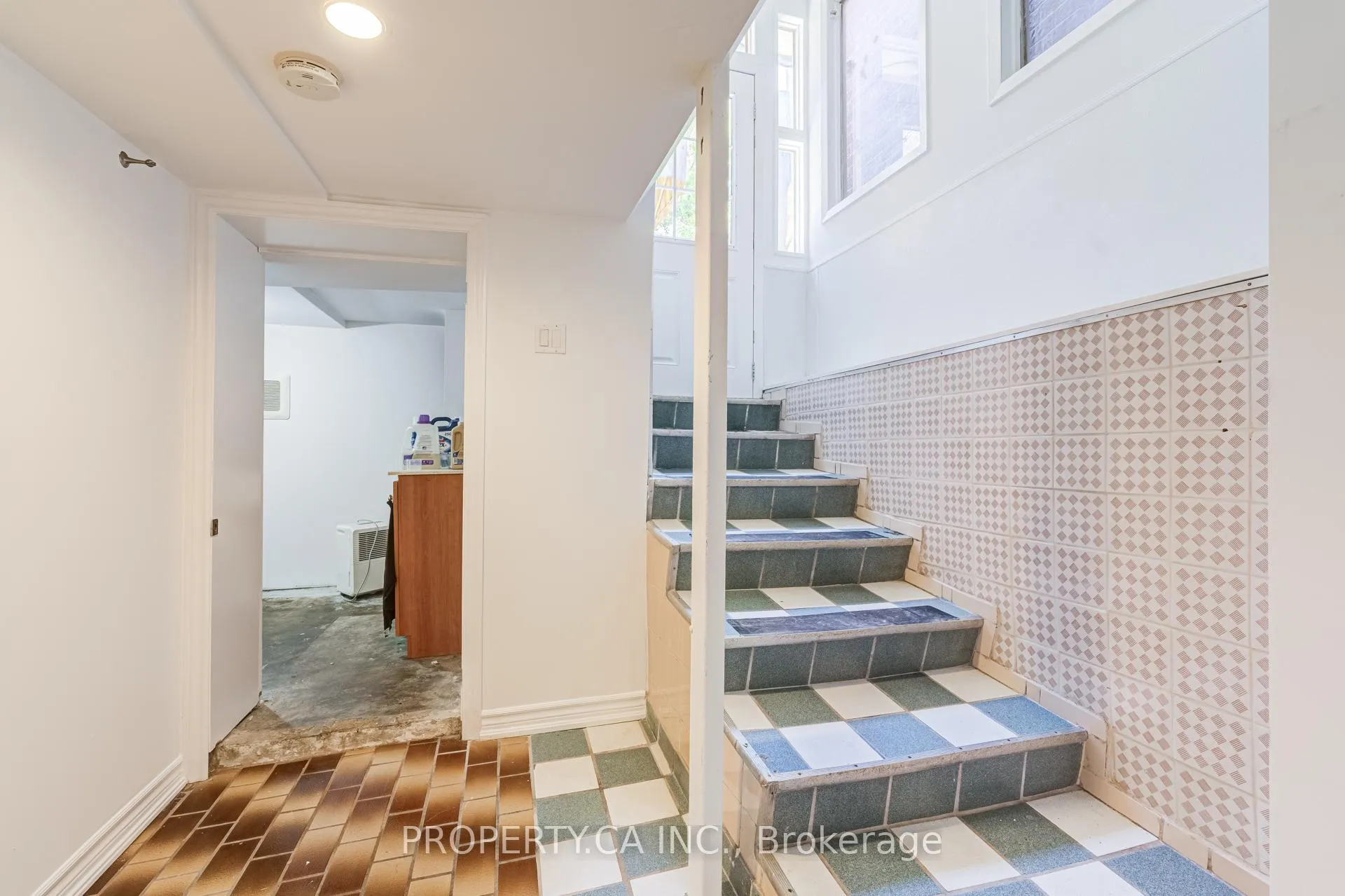 Photo 6 of Unit Basement, 115 Emerson Avenue, Toronto, Dovercourt-Wallace Emerson-Junction — HOMEH