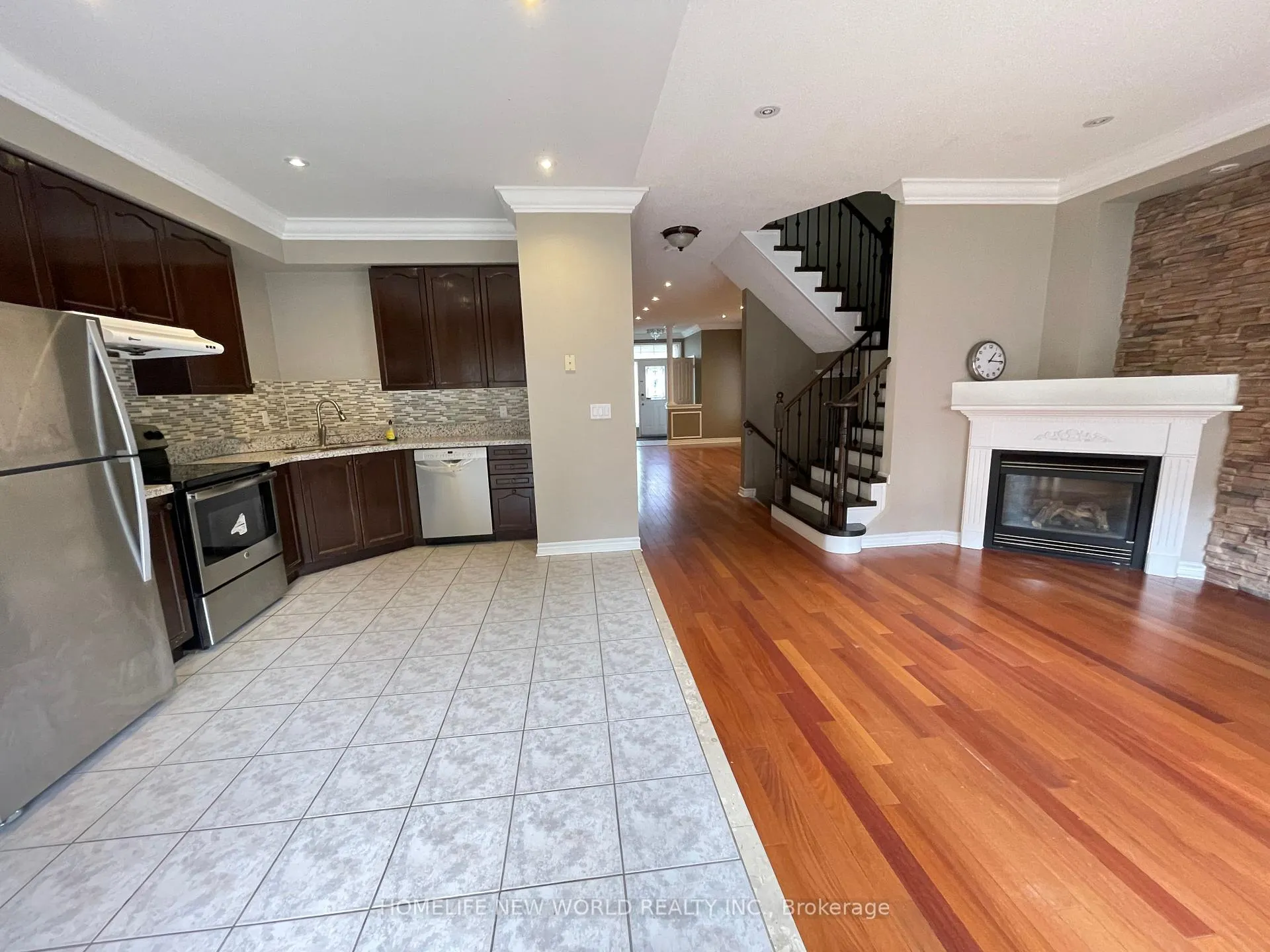 Photo 4 of 231 Madison Heights Boulevard, Markham, Berczy — HOMEH