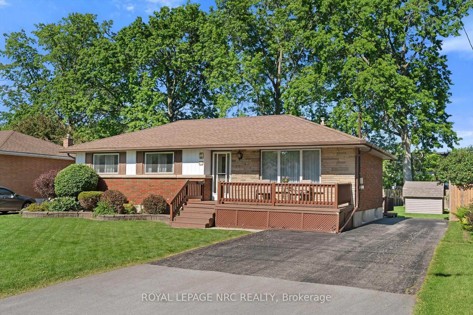 Photo 3 of 15 Carrol Street, Welland, Broadway — HOMEH