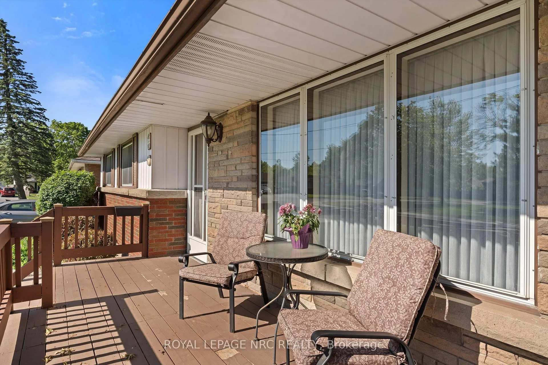 Photo 6 of 15 Carrol Street, Welland, Broadway — HOMEH