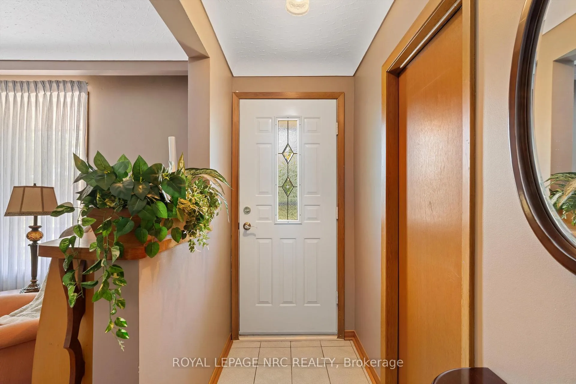 Photo 7 of 15 Carrol Street, Welland, Broadway — HOMEH