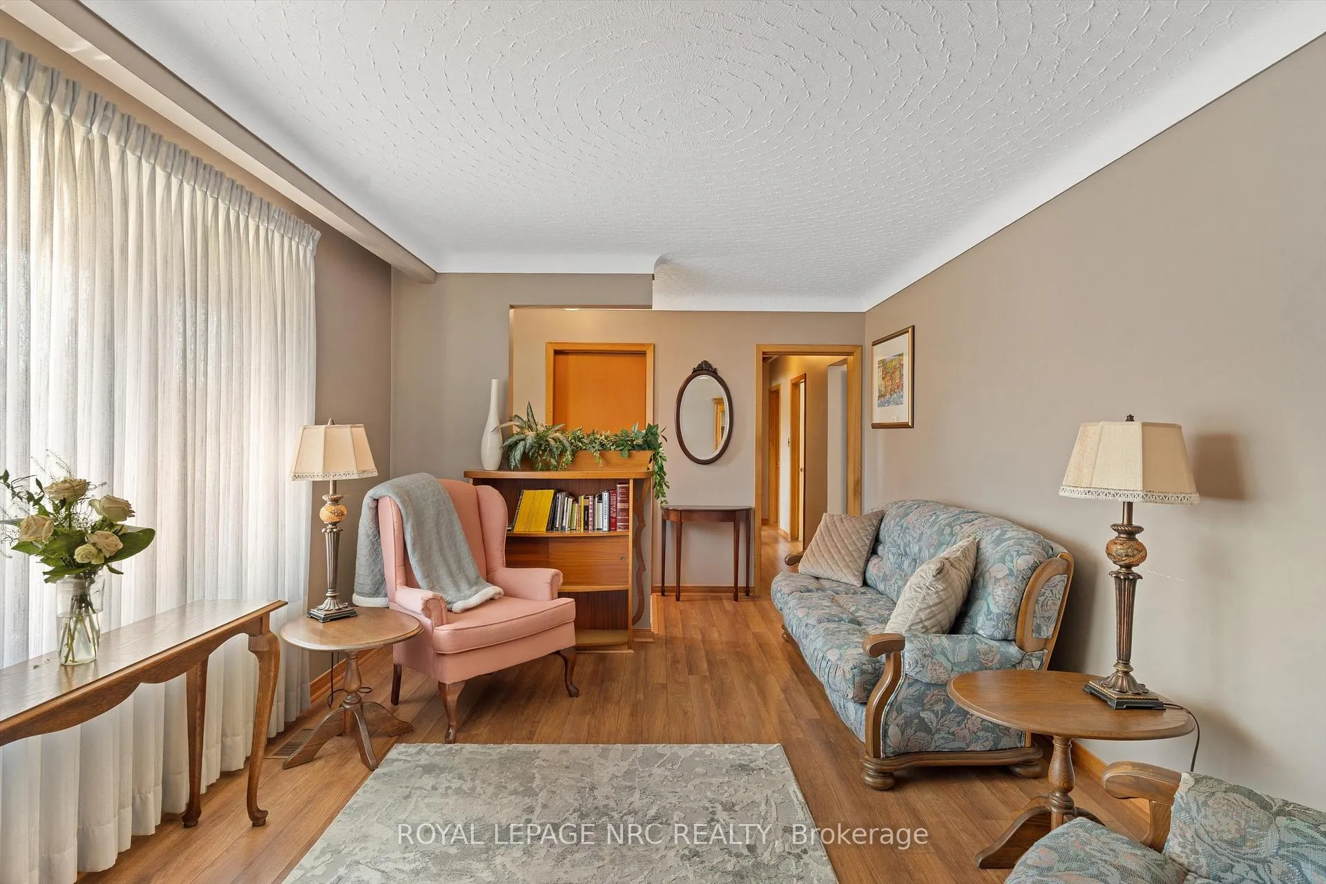 Photo 9 of 15 Carrol Street, Welland, Broadway — HOMEH