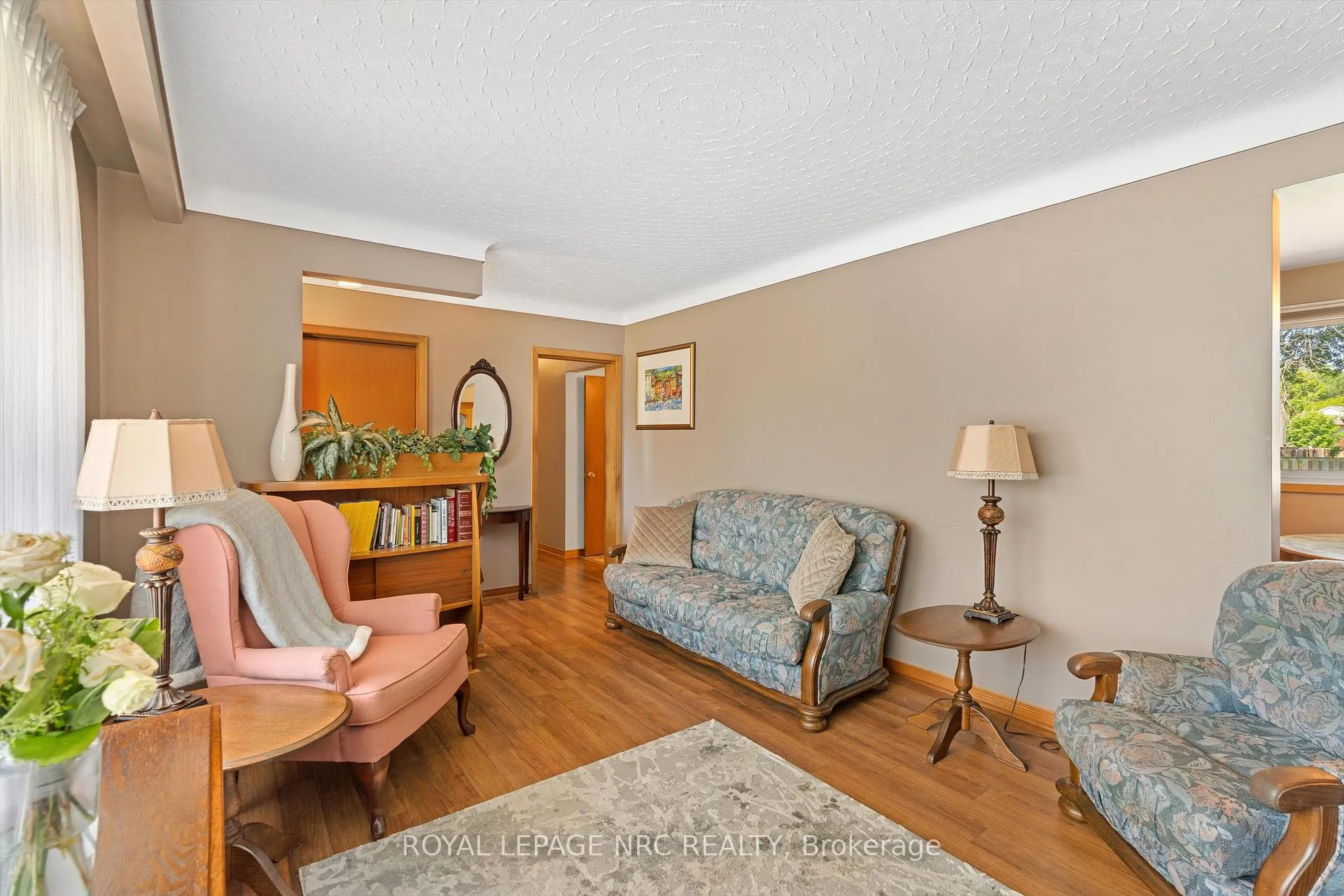 Photo 10 of 15 Carrol Street, Welland, Broadway — HOMEH
