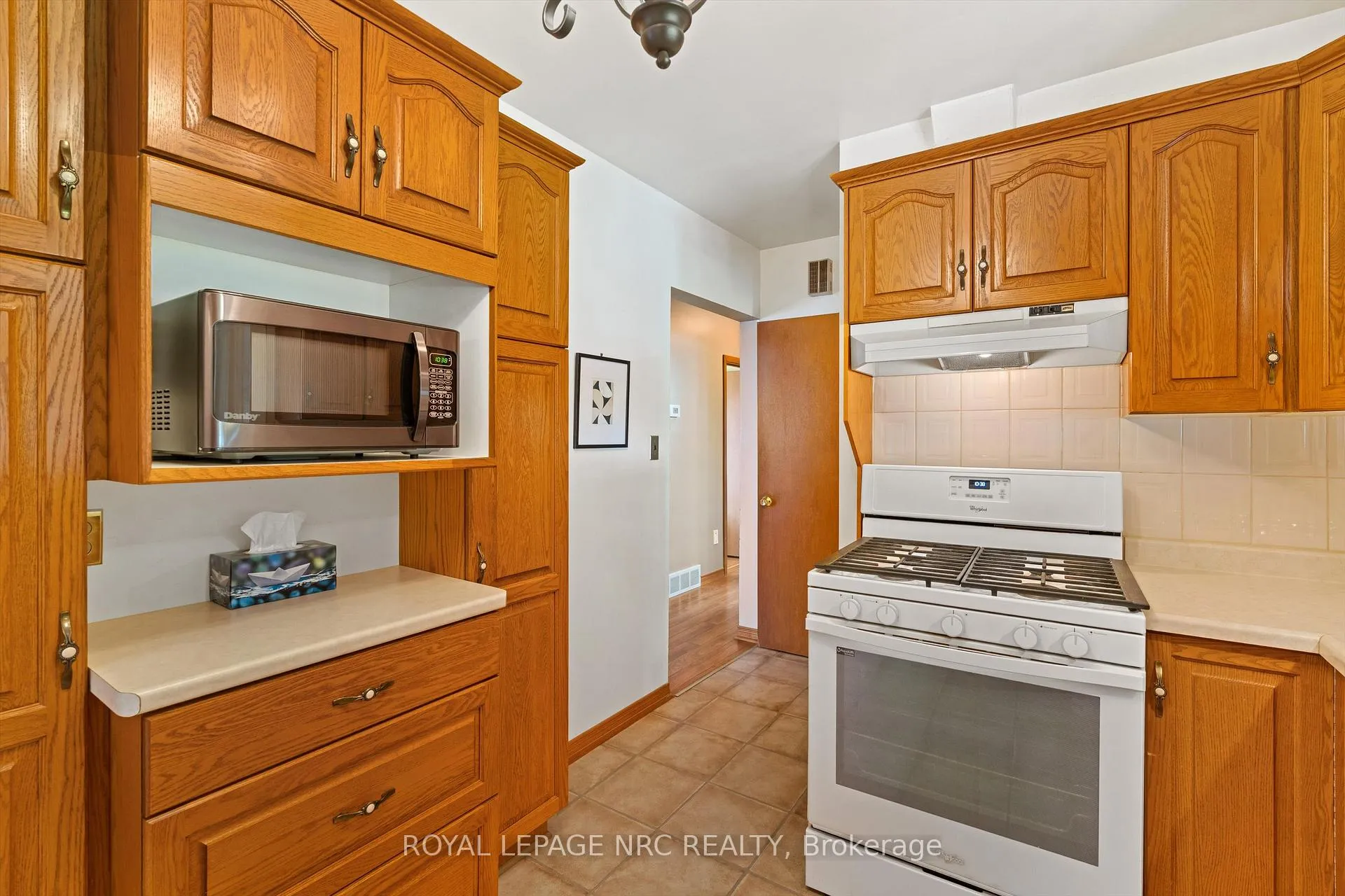 Photo 13 of 15 Carrol Street, Welland, Broadway — HOMEH