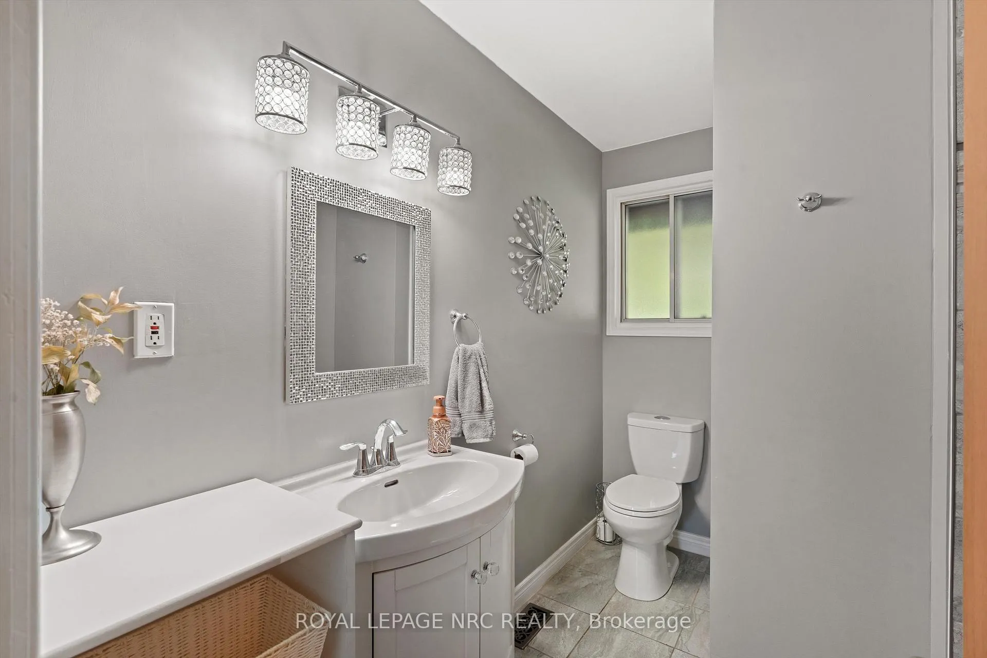 Photo 16 of 15 Carrol Street, Welland, Broadway — HOMEH
