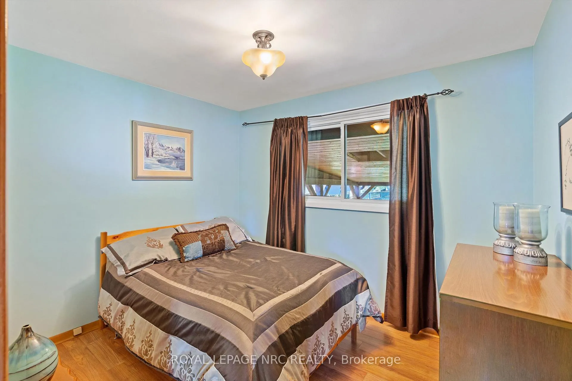 Photo 20 of 15 Carrol Street, Welland, Broadway — HOMEH