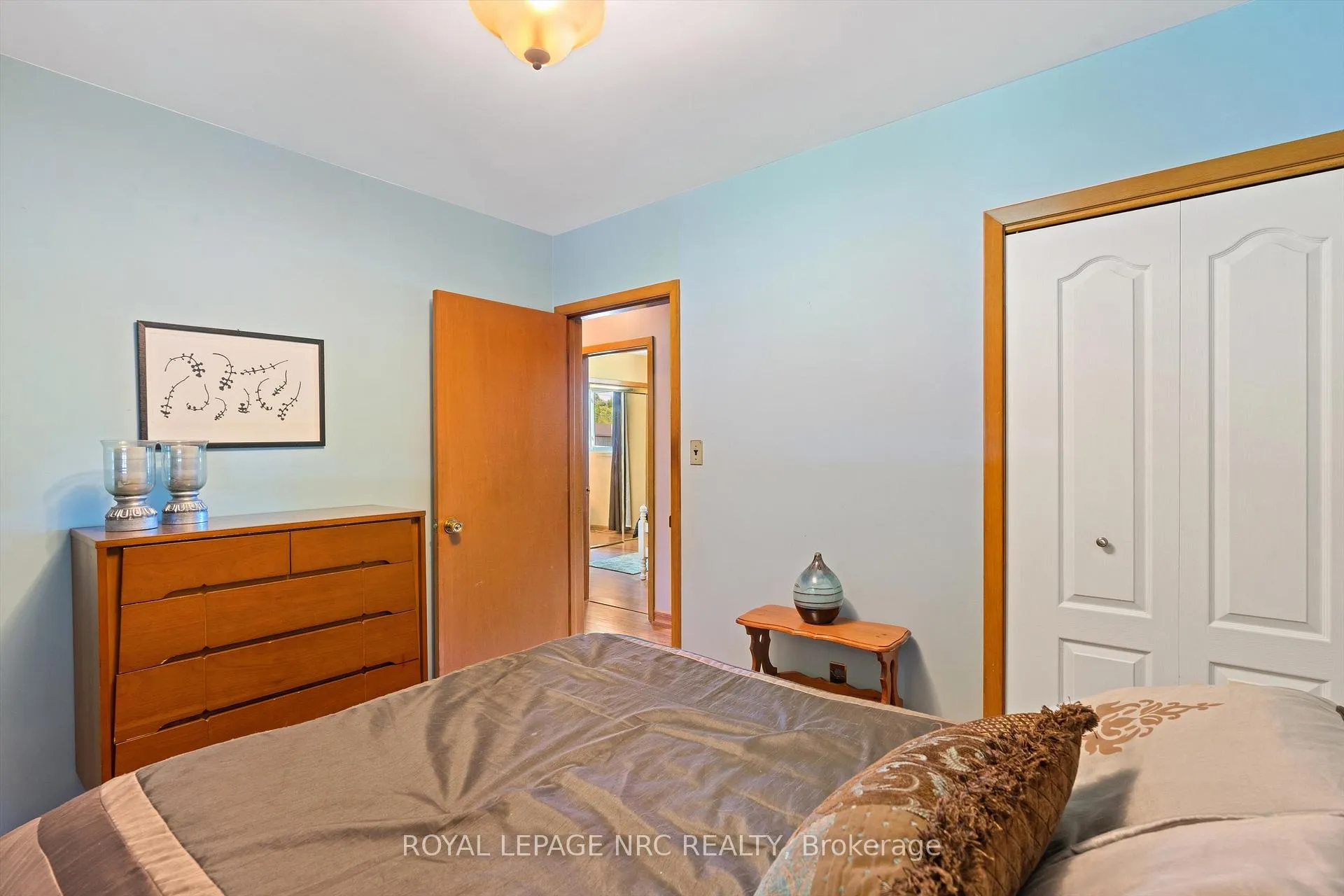 Photo 21 of 15 Carrol Street, Welland, Broadway — HOMEH
