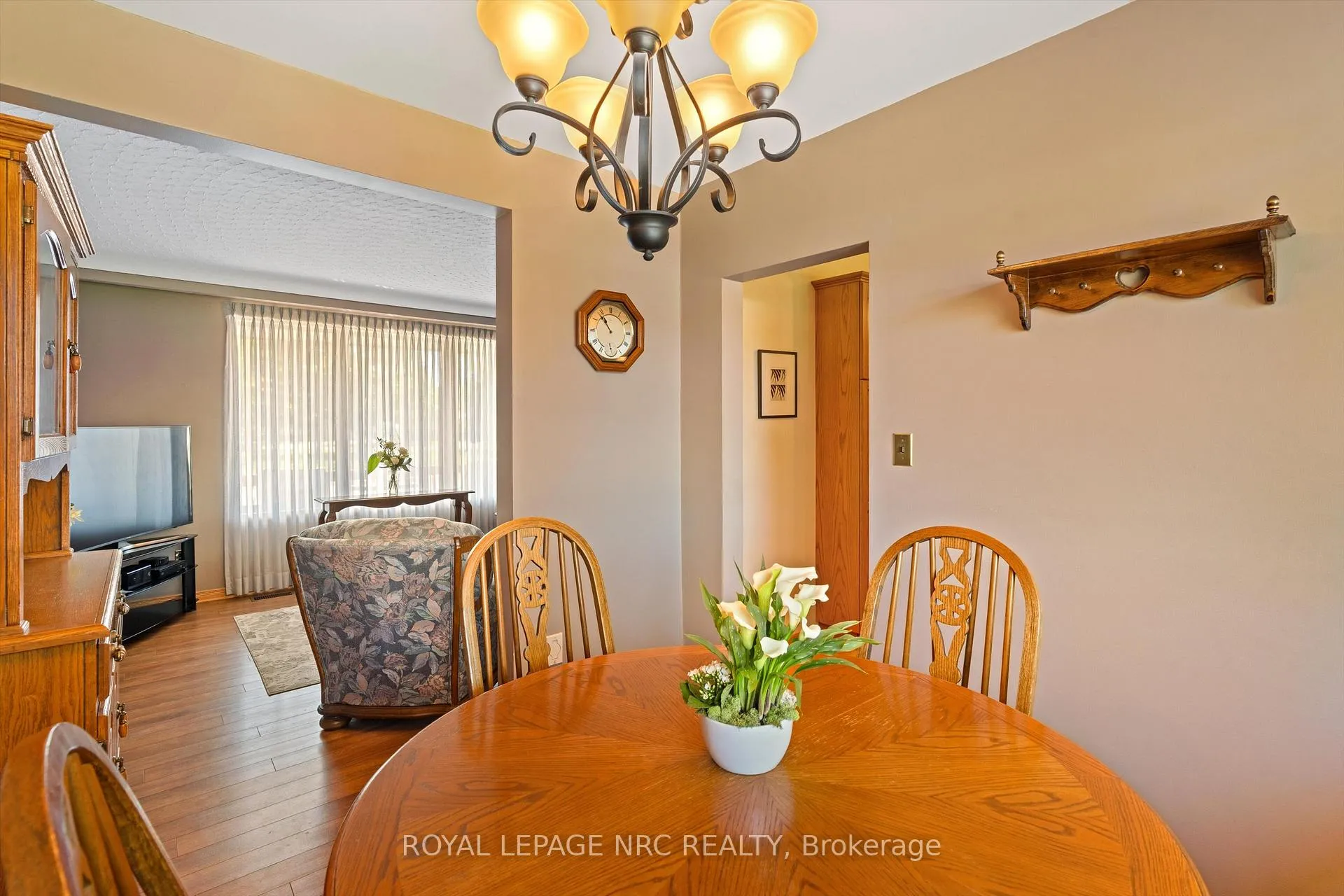 Photo 24 of 15 Carrol Street, Welland, Broadway — HOMEH