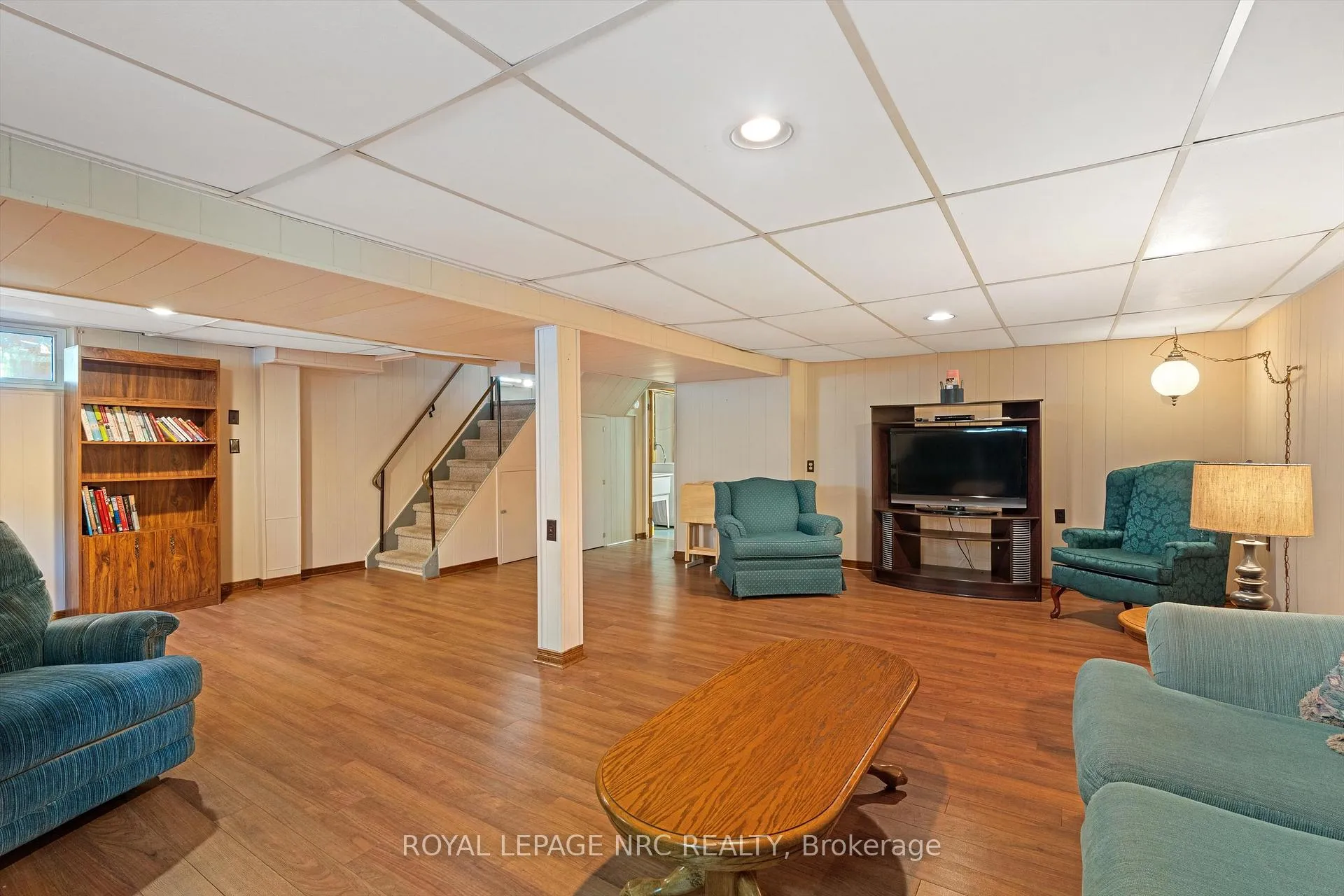 Photo 28 of 15 Carrol Street, Welland, Broadway — HOMEH