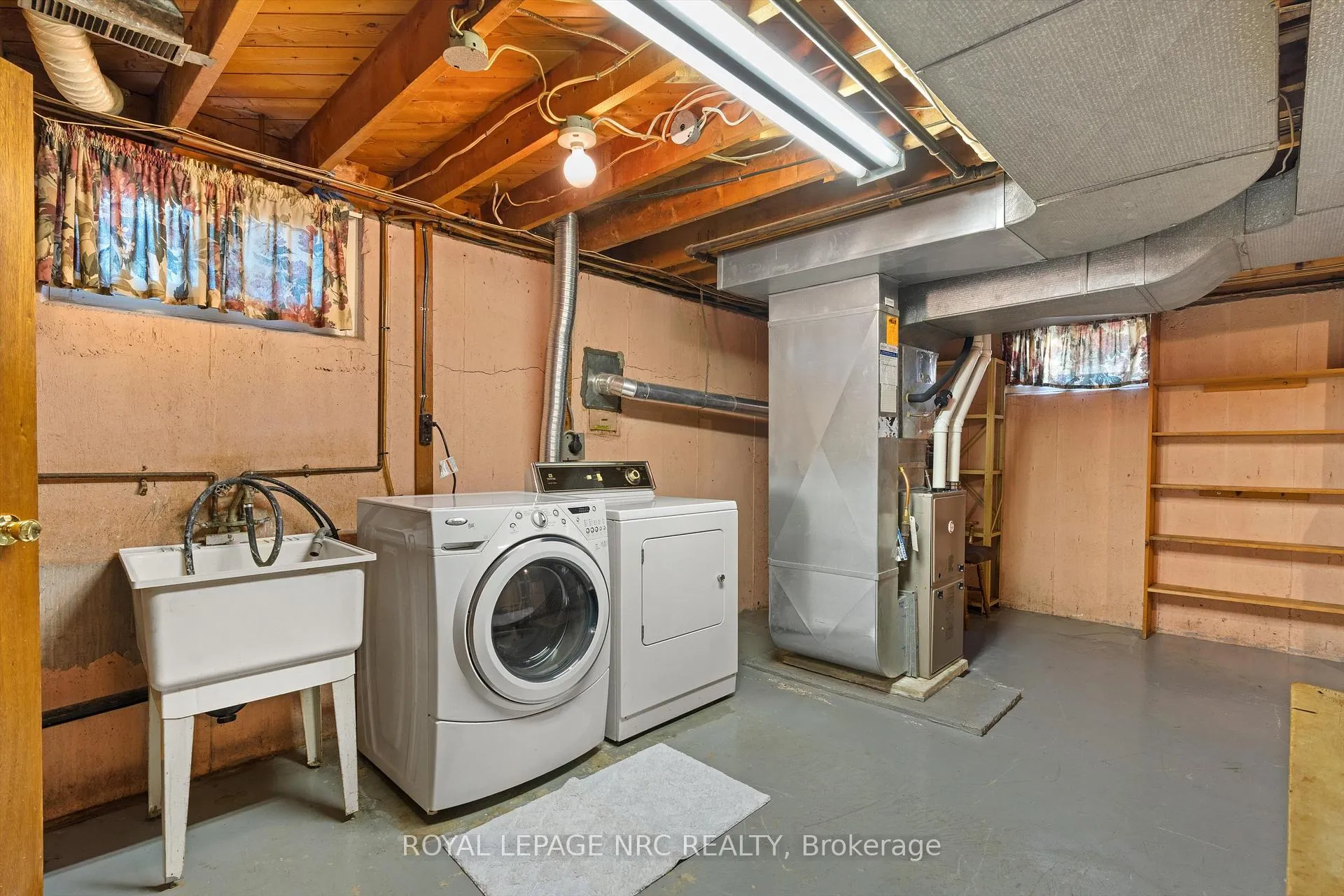 Photo 29 of 15 Carrol Street, Welland, Broadway — HOMEH