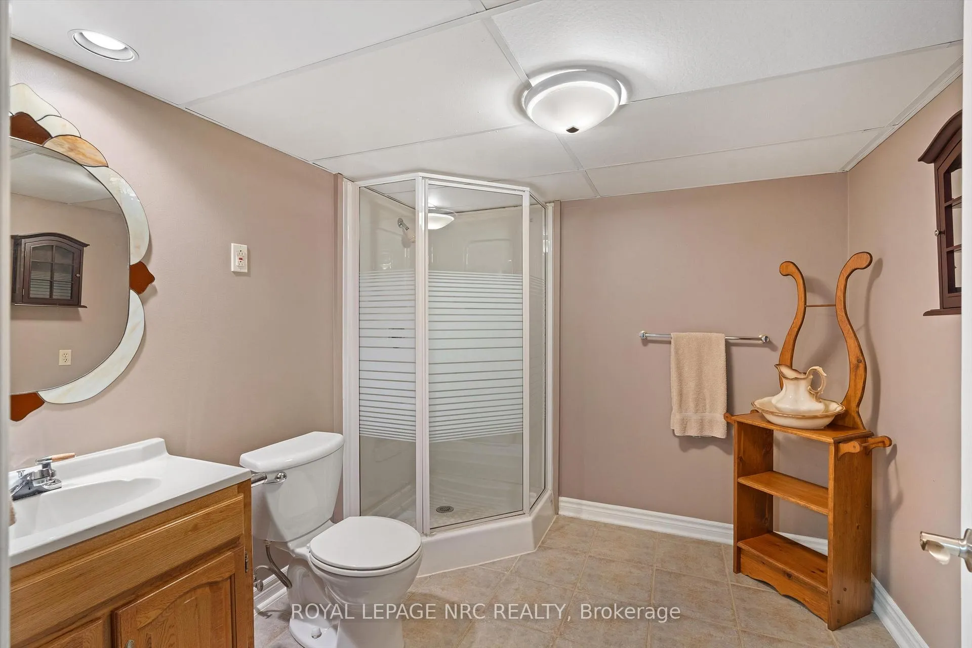 Photo 32 of 15 Carrol Street, Welland, Broadway — HOMEH