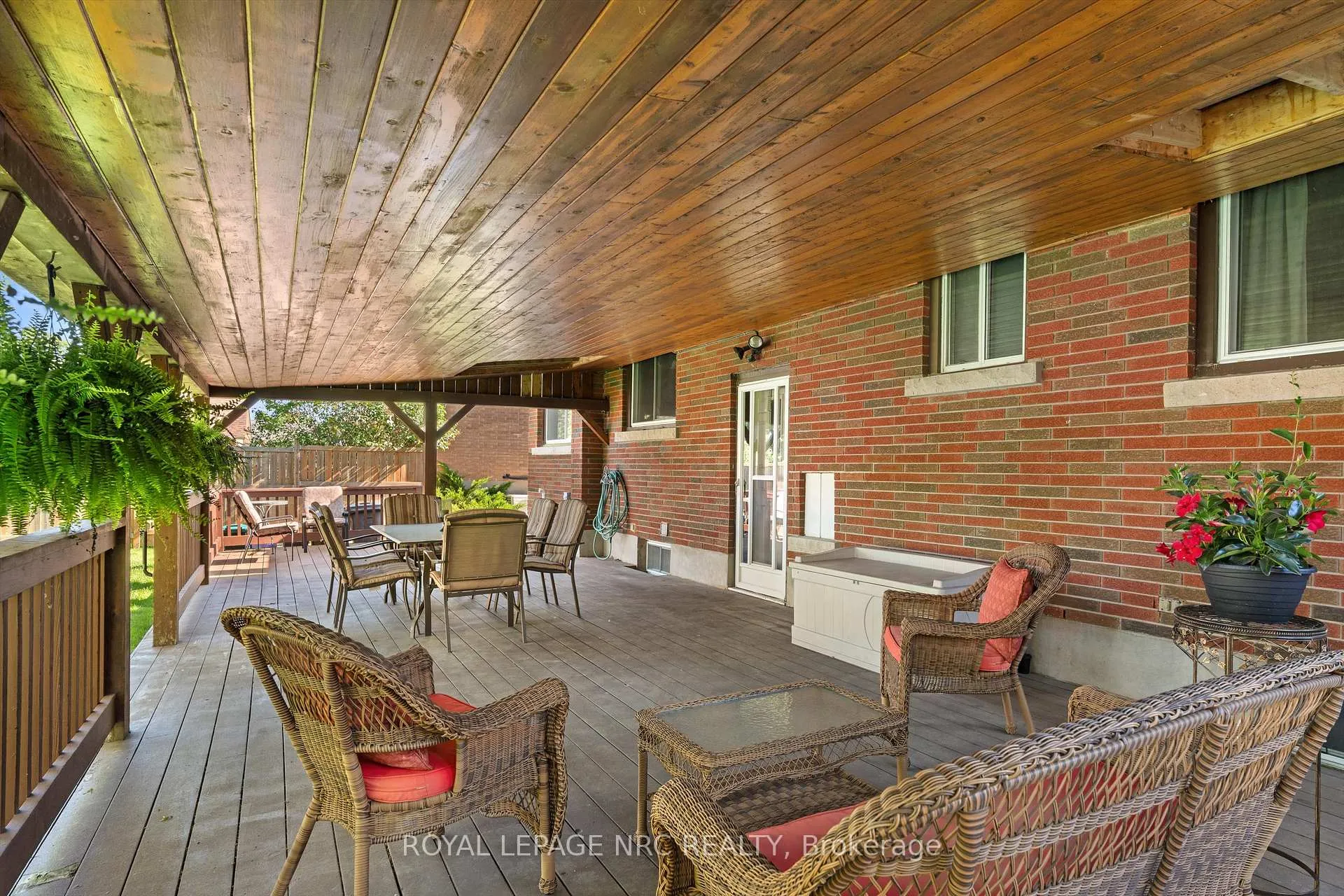 Photo 36 of 15 Carrol Street, Welland, Broadway — HOMEH