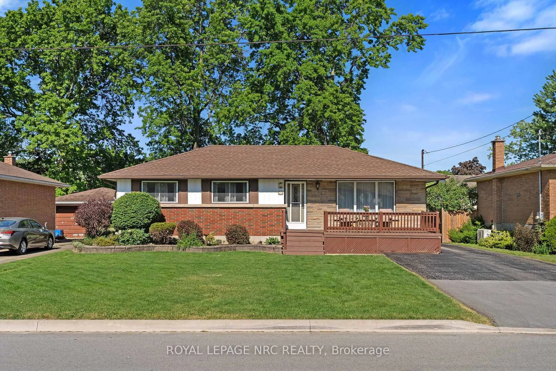 Photo 38 of 15 Carrol Street, Welland, Broadway — HOMEH