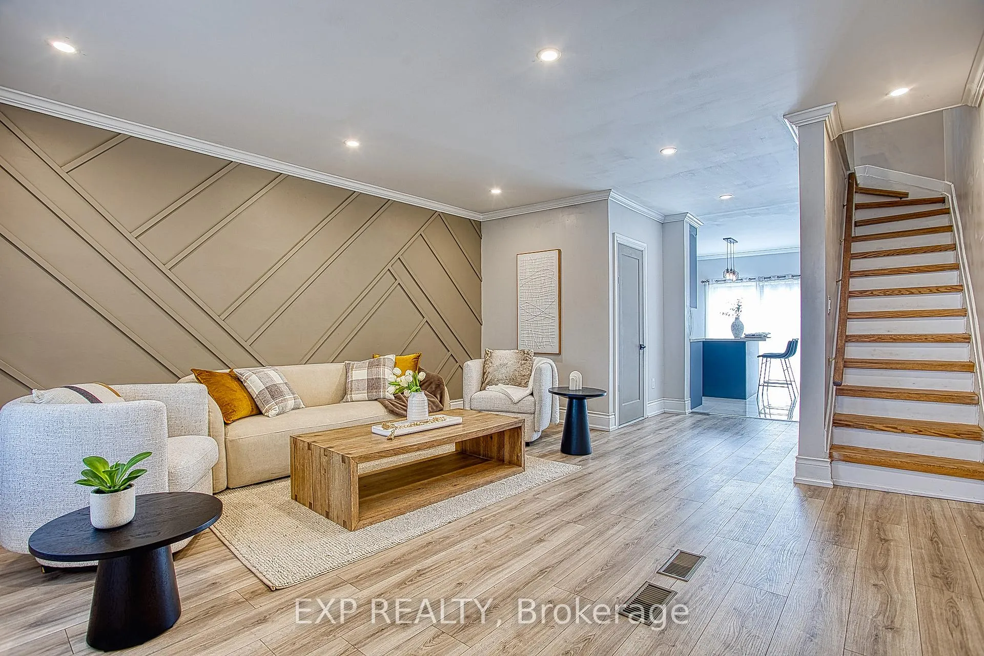 Photo 3 of 126 Belmont Avenue, Hamilton, Crown Point — HOMEH