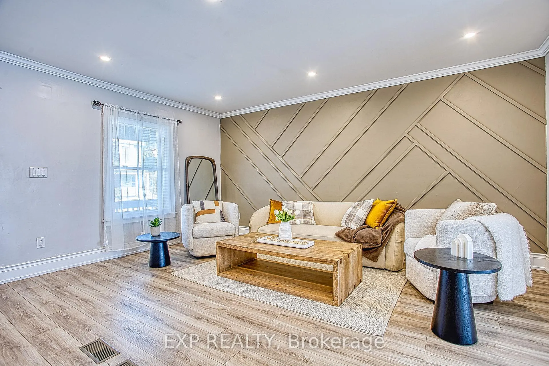 Photo 5 of 126 Belmont Avenue, Hamilton, Crown Point — HOMEH