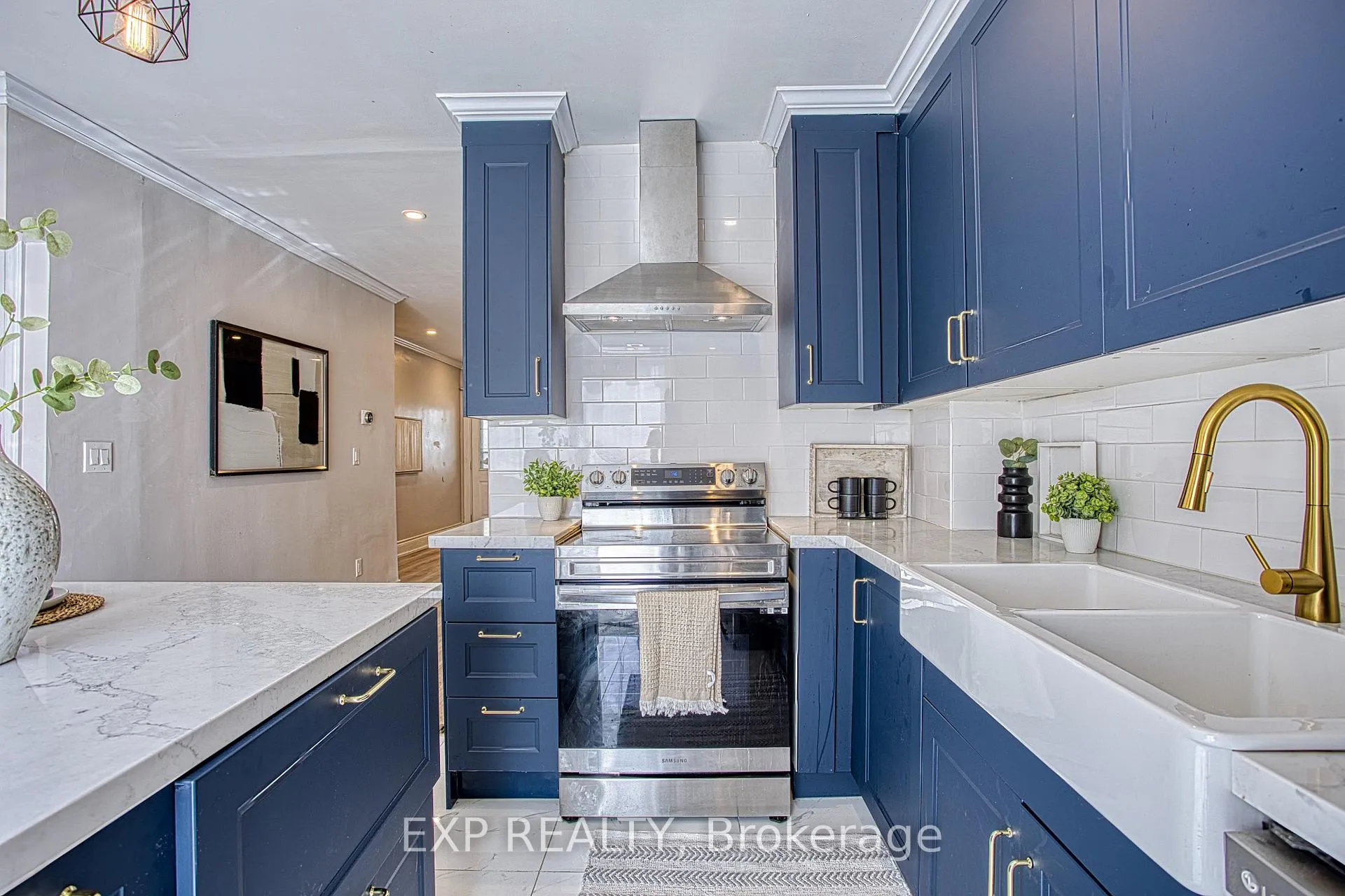 Photo 13 of 126 Belmont Avenue, Hamilton, Crown Point — HOMEH