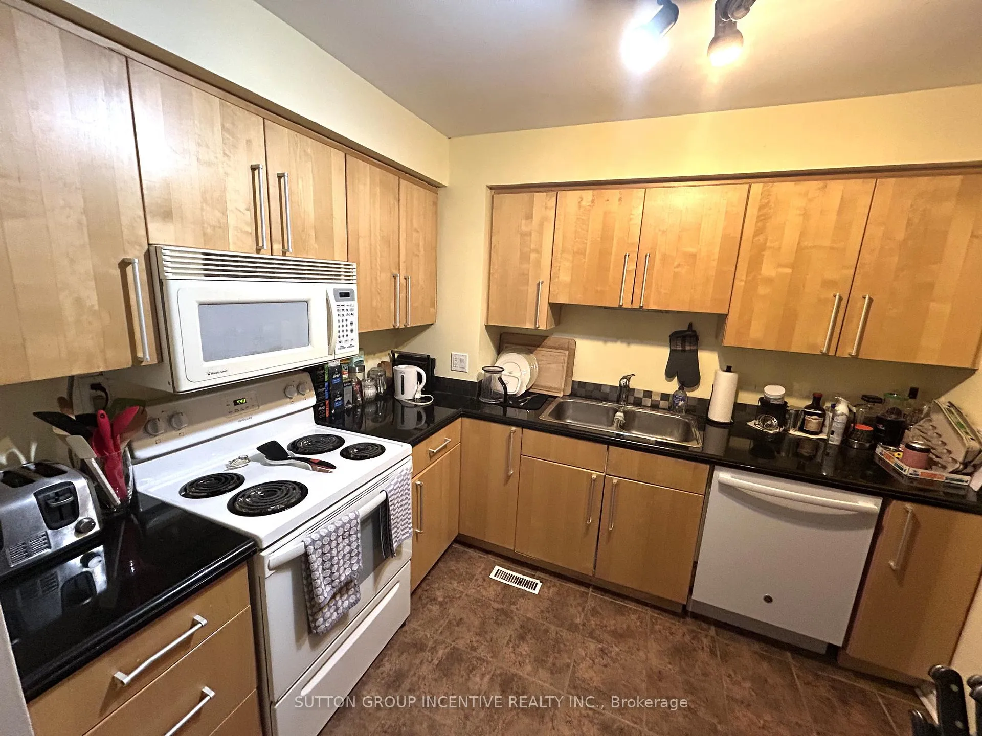 Photo 4 of 553 Tenth Street, Collingwood — HOMEH