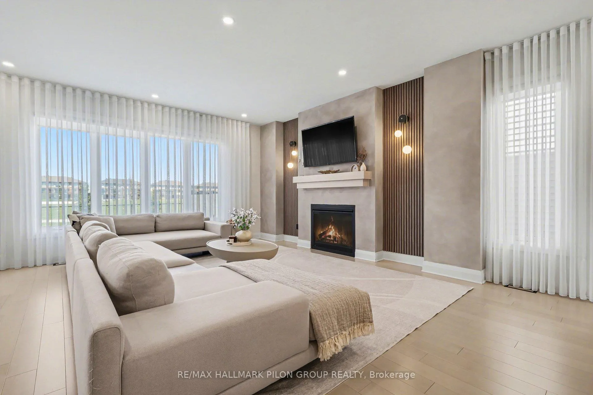 Photo 3 of 320 Cornice Street, Ottawa, Mer Bleue/Bradley Estates/Anderson Park — HOMEH
