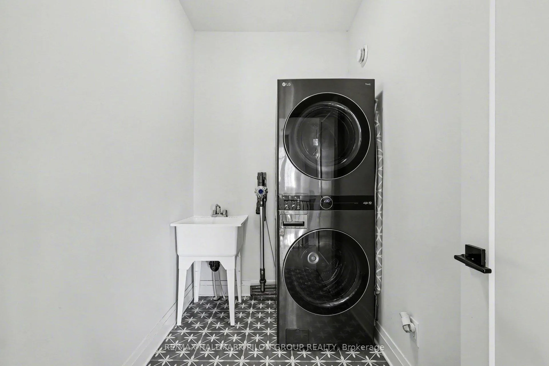 Photo 26 of 320 Cornice Street, Ottawa, Mer Bleue/Bradley Estates/Anderson Park — HOMEH