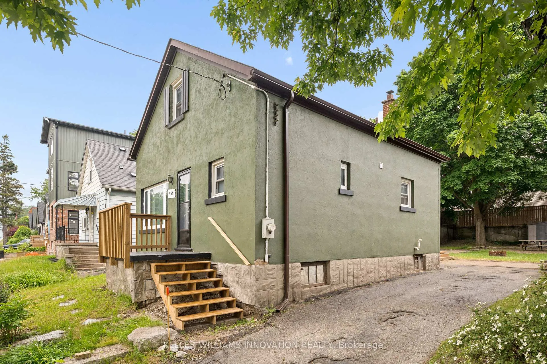 Photo 3 of 555 Wellington Street N, Kitchener — HOMEH