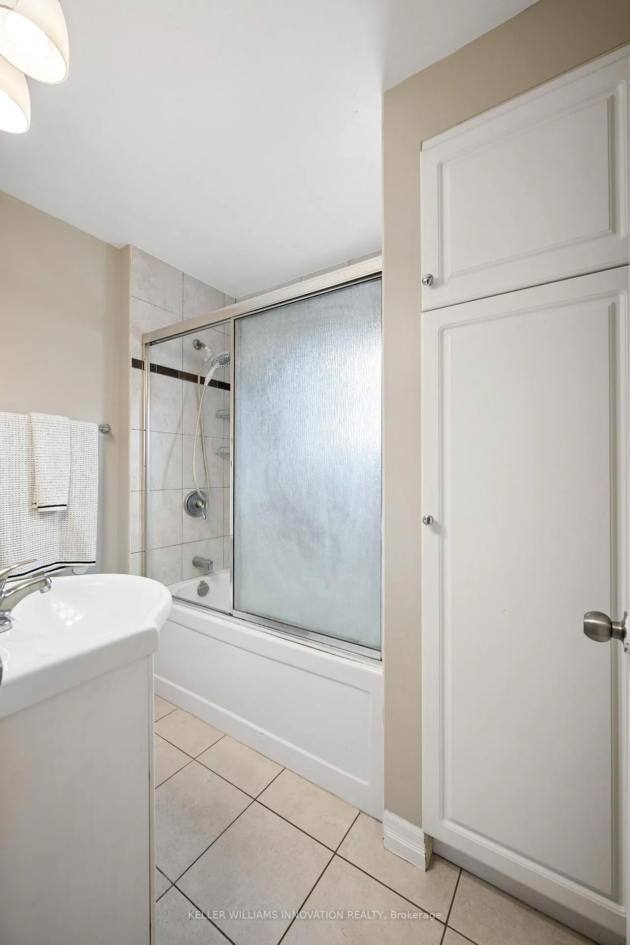 Photo 12 of 555 Wellington Street N, Kitchener — HOMEH