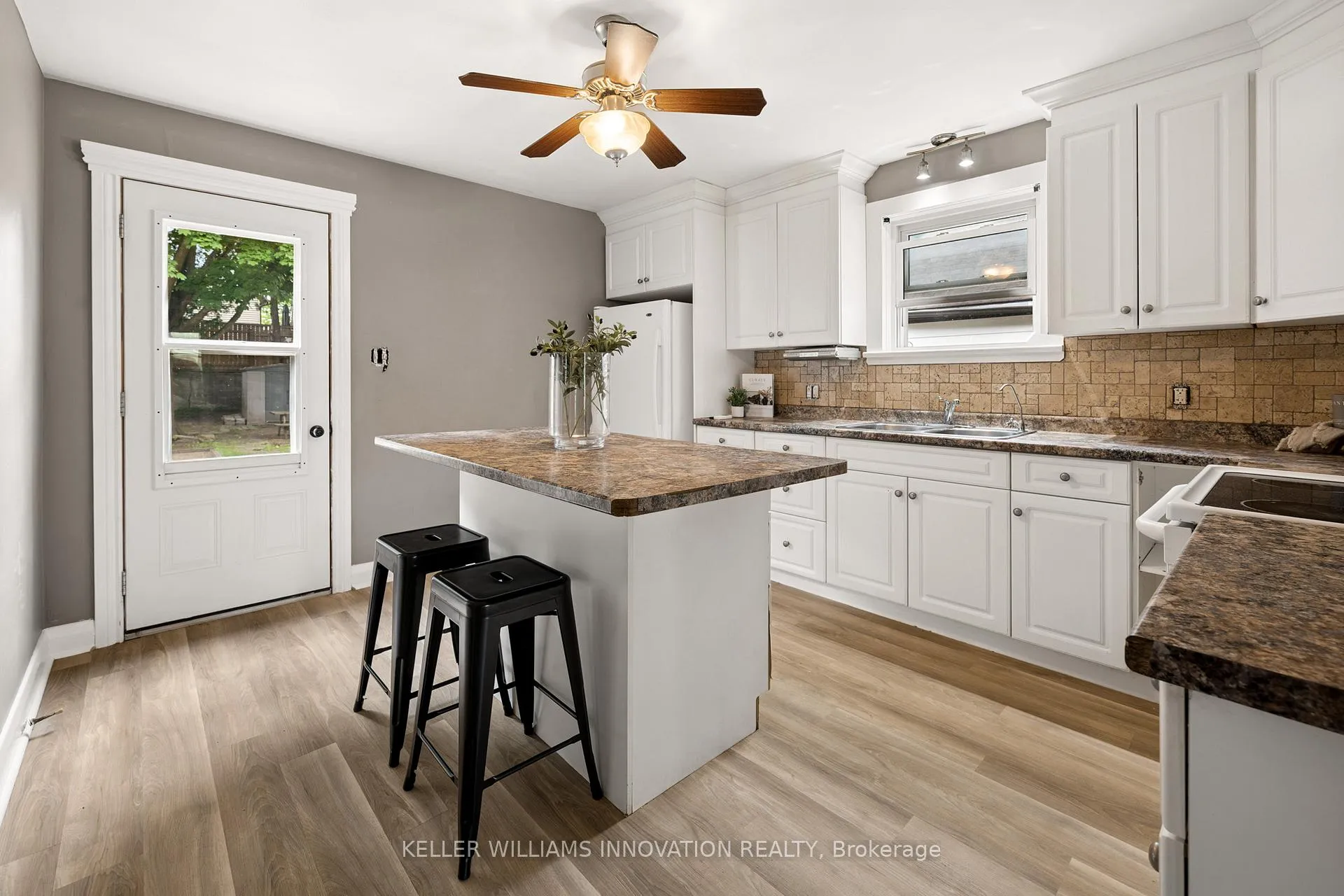Photo 14 of 555 Wellington Street N, Kitchener — HOMEH
