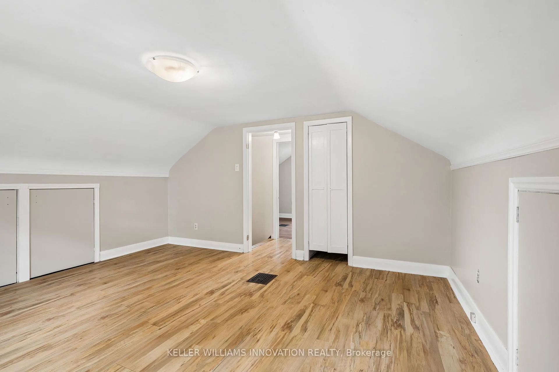Photo 21 of 555 Wellington Street N, Kitchener — HOMEH
