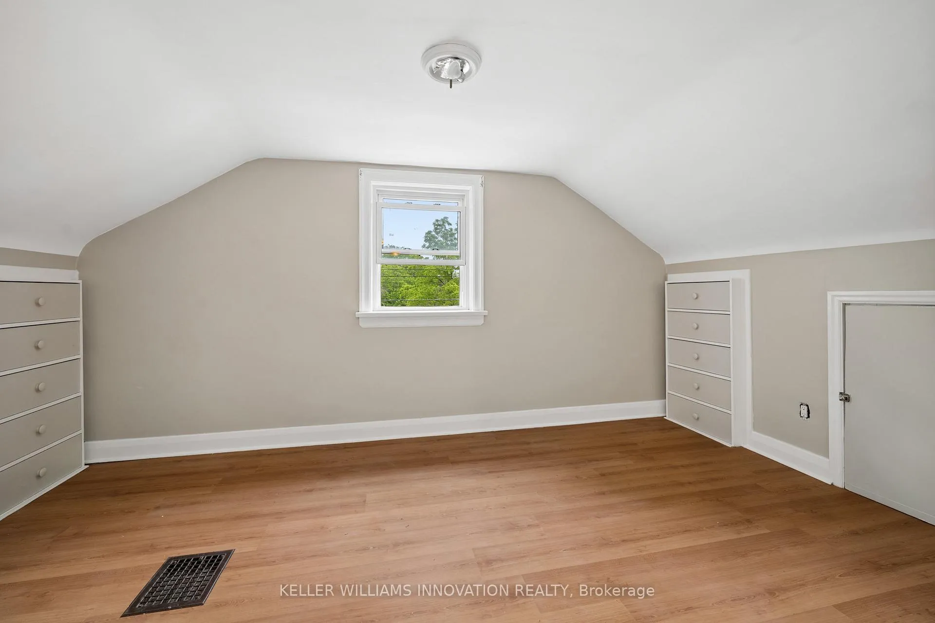 Photo 22 of 555 Wellington Street N, Kitchener — HOMEH