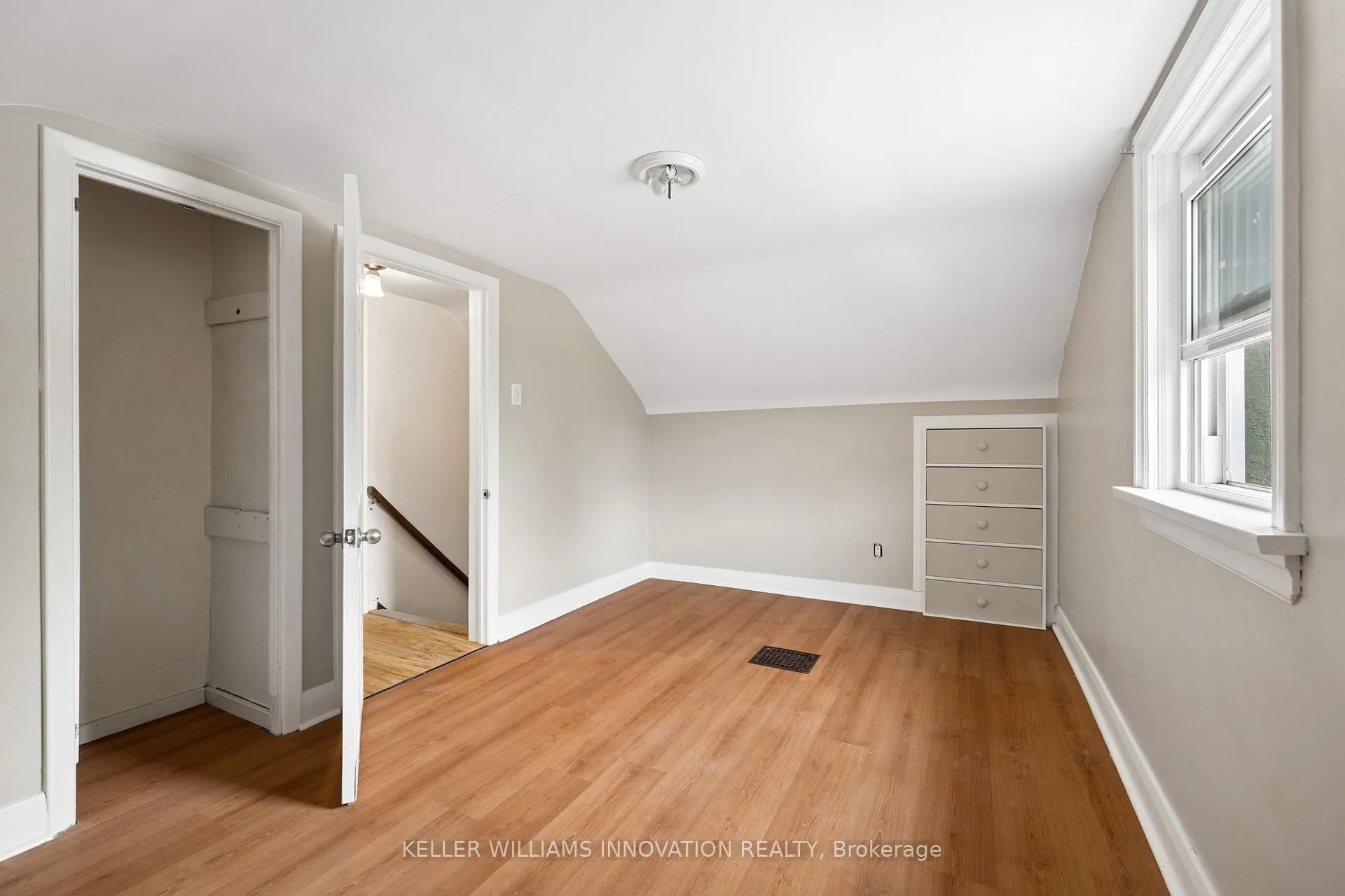 Photo 23 of 555 Wellington Street N, Kitchener — HOMEH