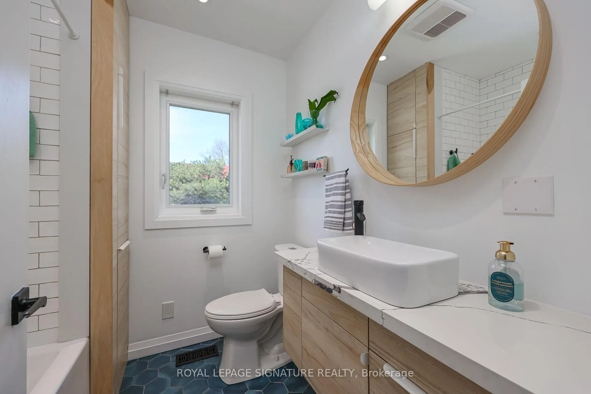 Photo 25 of 71 South Bonnington Avenue, Scarborough, Birchcliffe-Cliffside — HOMEH
