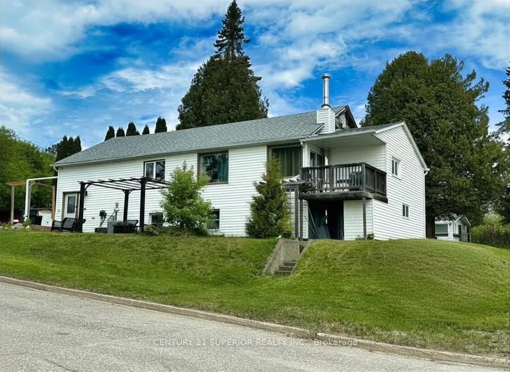 Photo 4 of 141 Railway Street, Nipigon — HOMEH